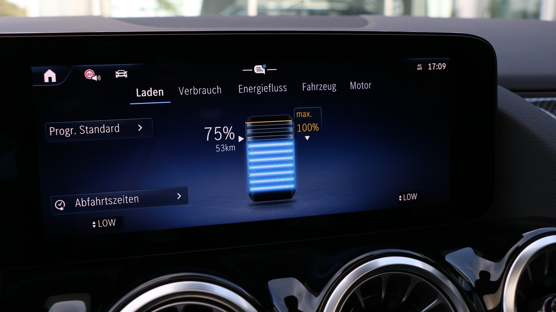 MERCEDES-BENZ GLA 250 e 8G-DCT-image-14