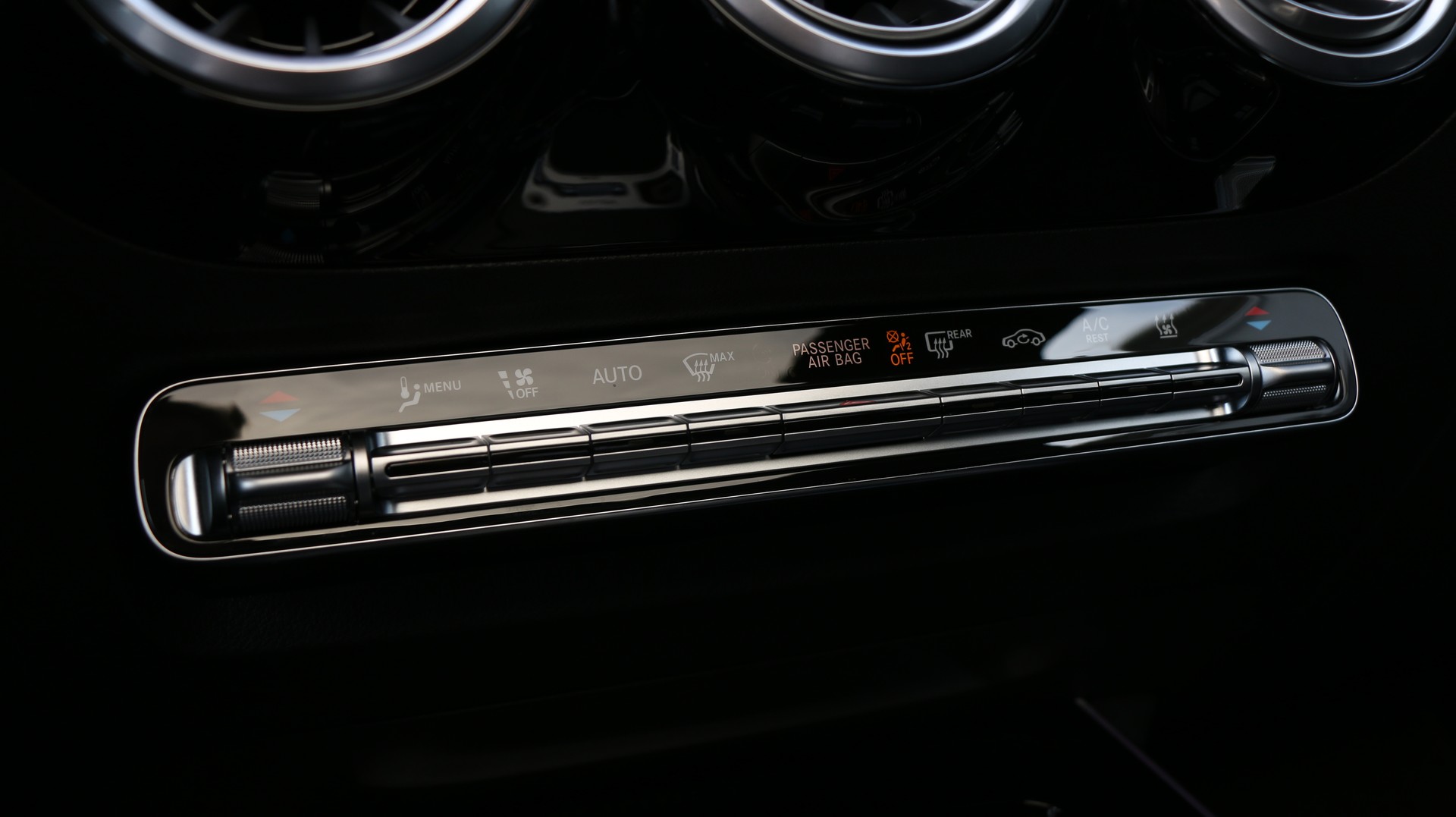 MERCEDES-BENZ GLA 250 e 8G-DCT-image-12