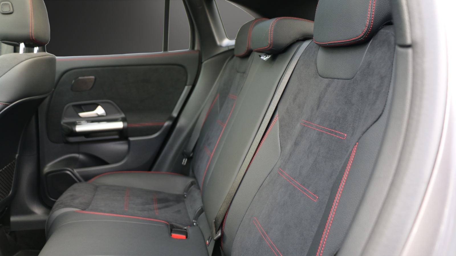 MERCEDES-BENZ GLA 250 e 8G-DCT-image-8