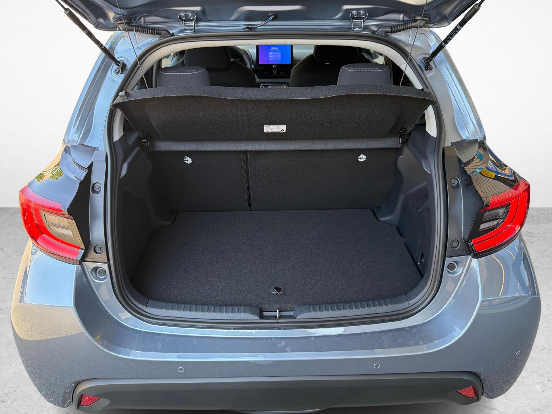 TOYOTA Yaris 1.5 VVT-i HSD Trend-image-11