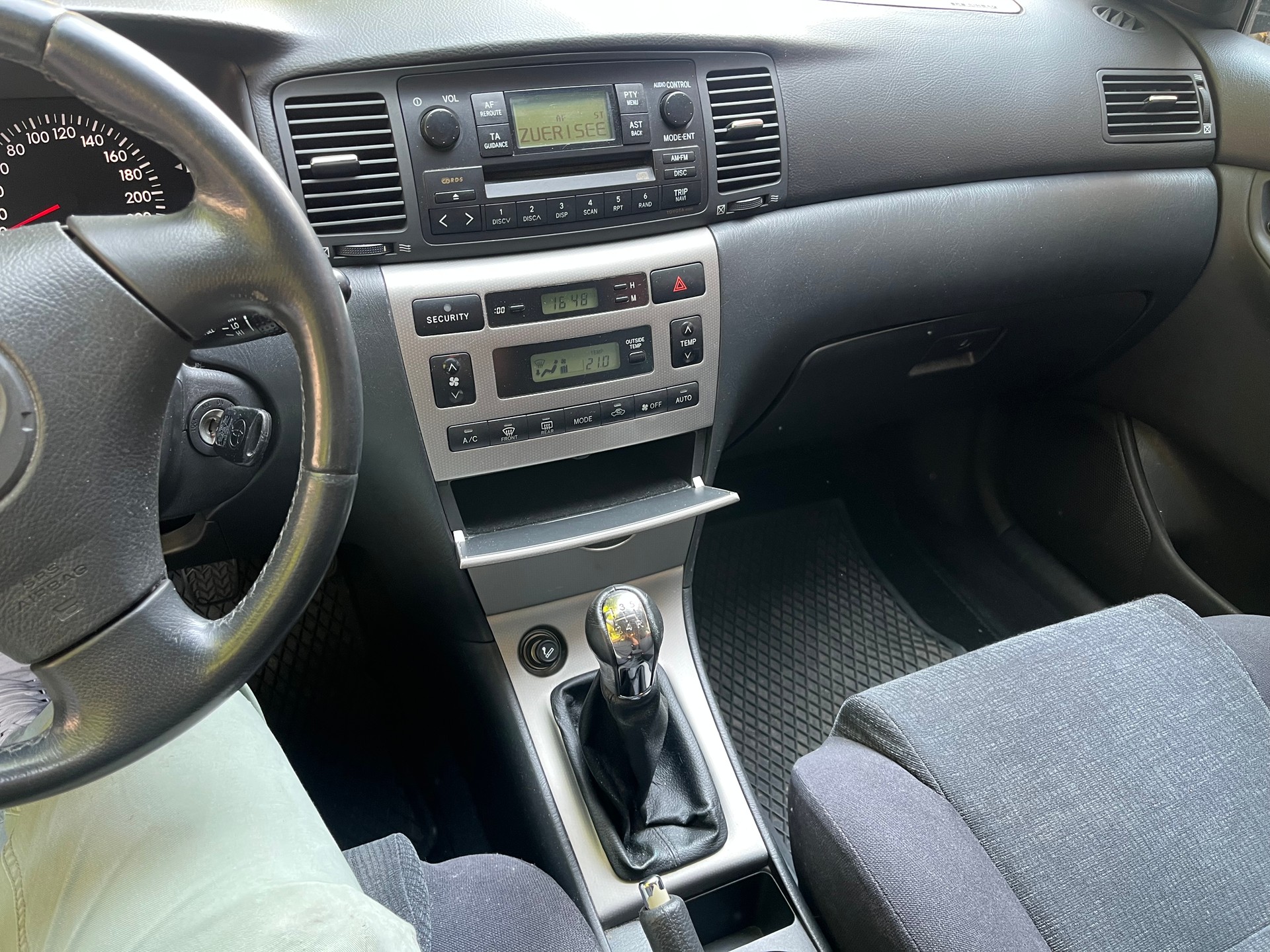 TOYOTA Corolla 1.6 Linea Sol-image-9