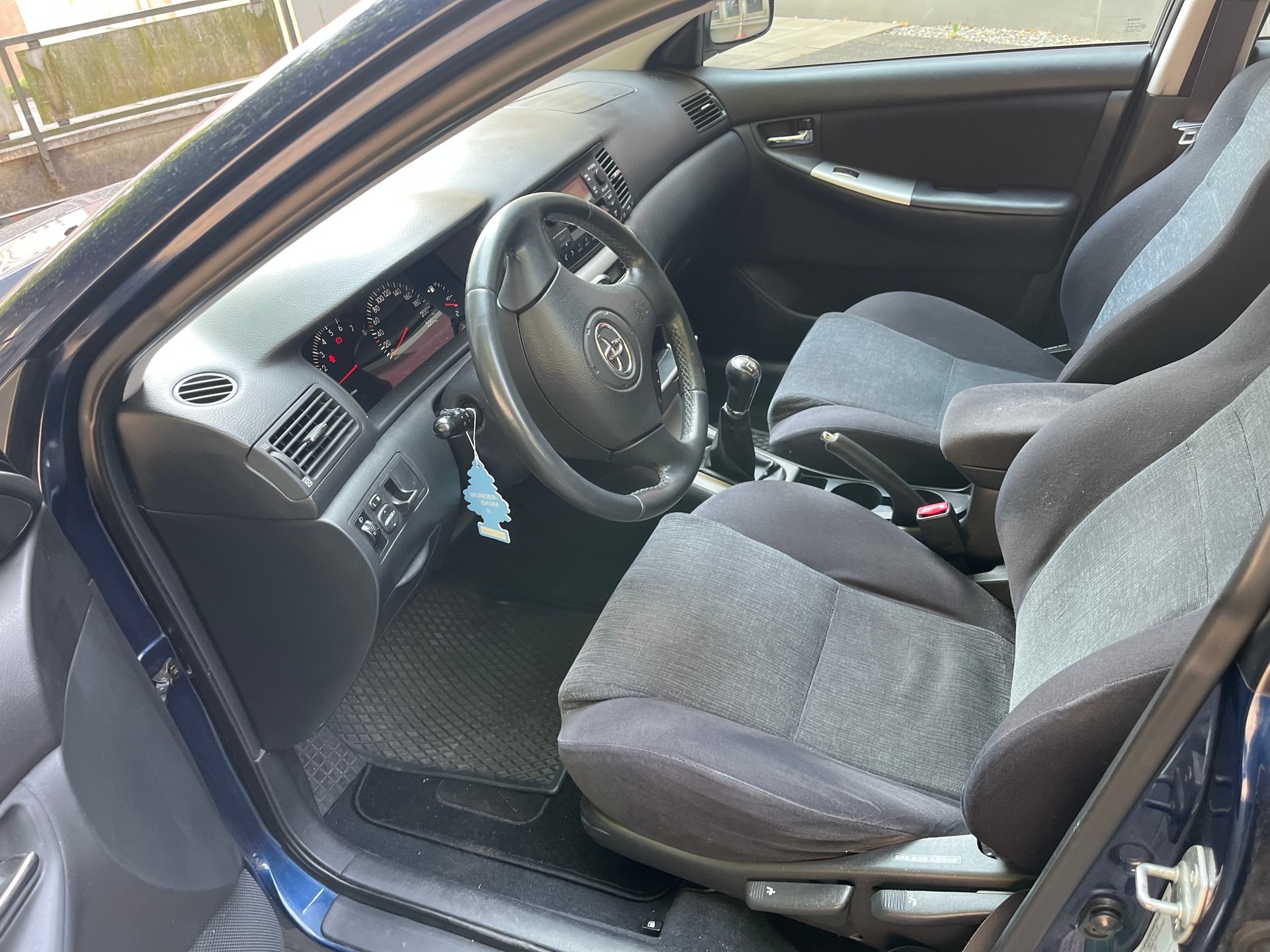 TOYOTA Corolla 1.6 Linea Sol-image-10