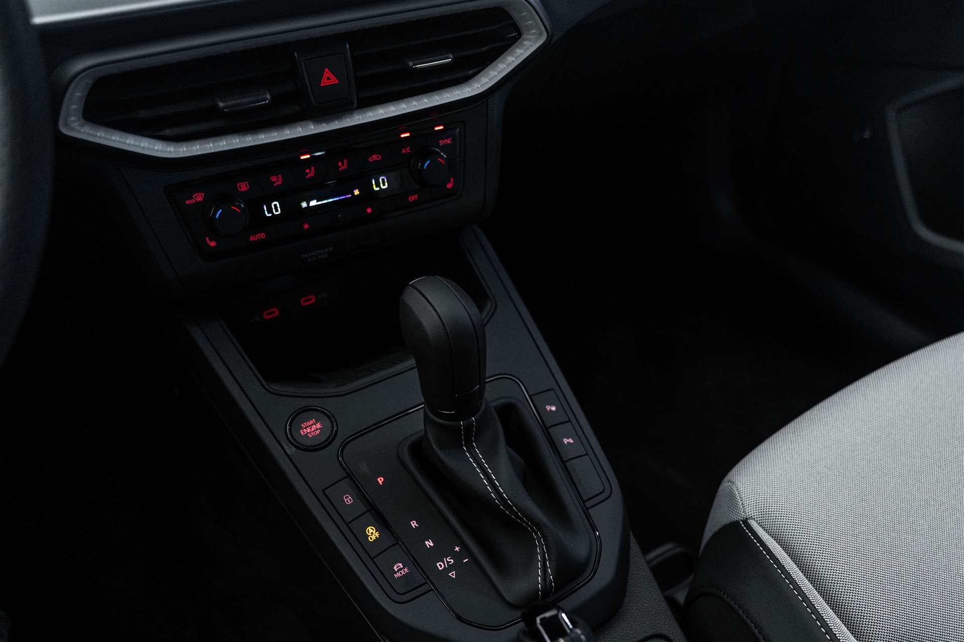 SEAT SEAT Arona 1.5 Eco TSi FR DSG-Automat-image-22