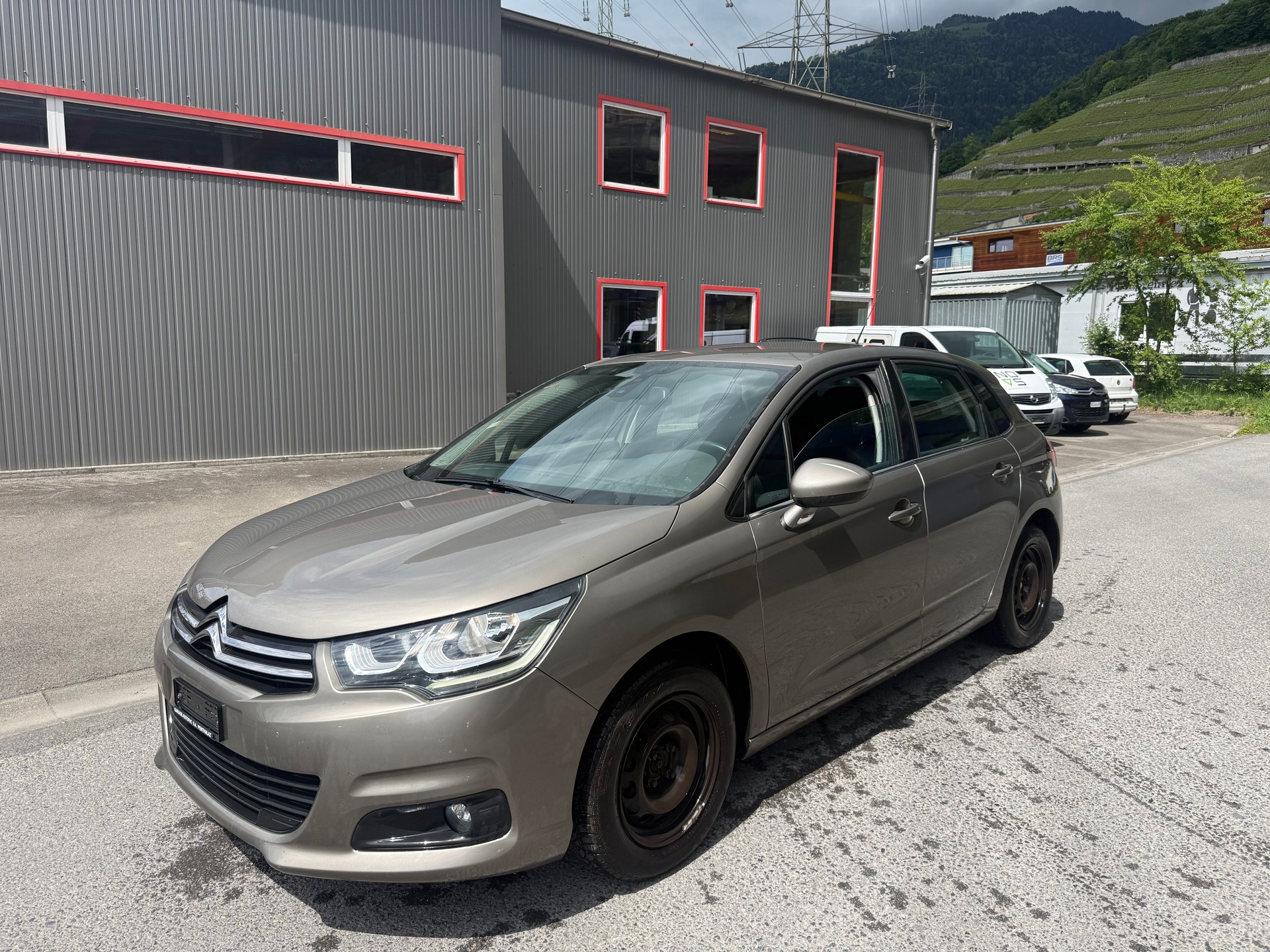 CITROEN C4 1.2 Pure Tech Shine-image-0