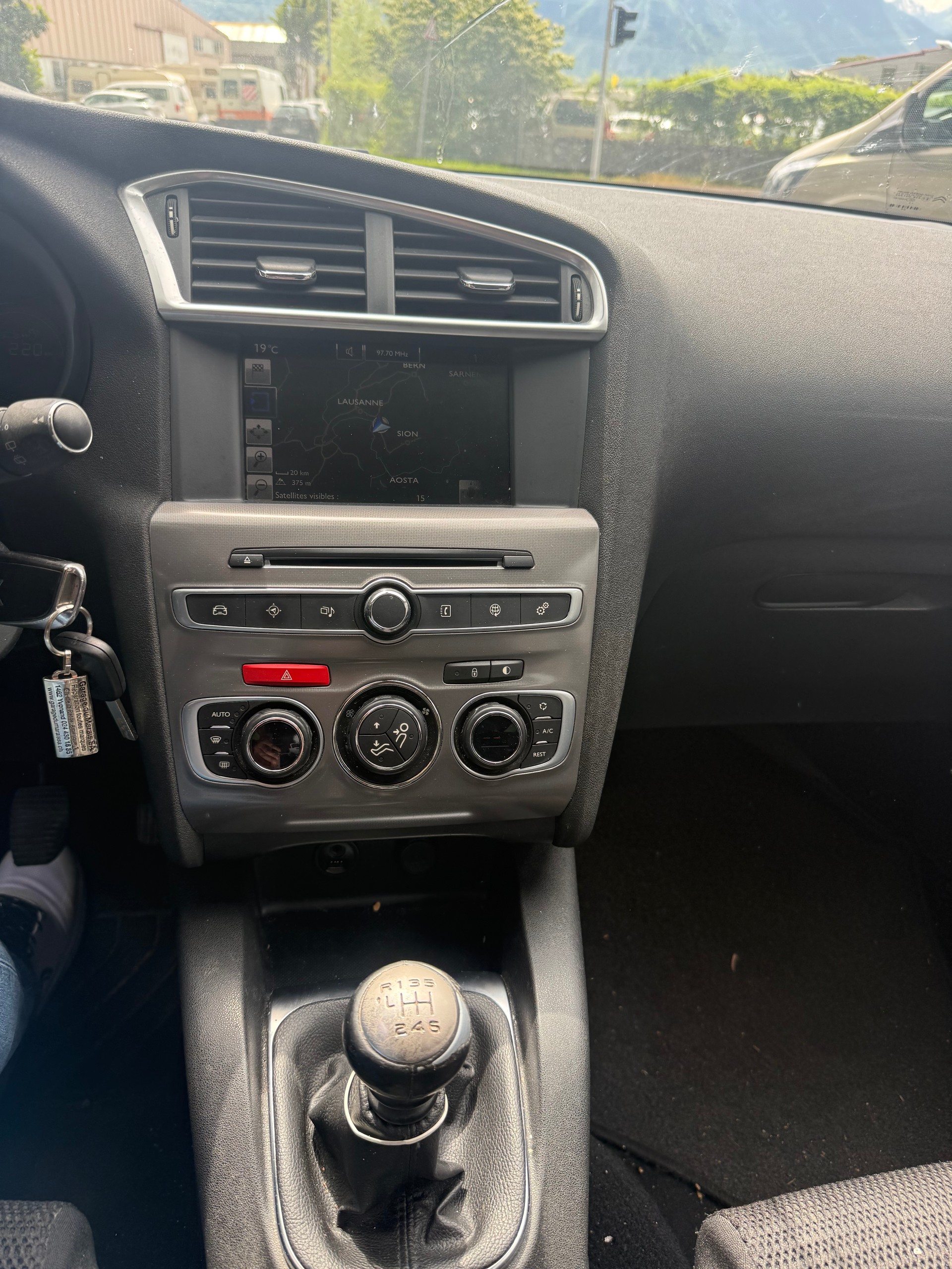 CITROEN C4 1.2 Pure Tech Shine-image-6