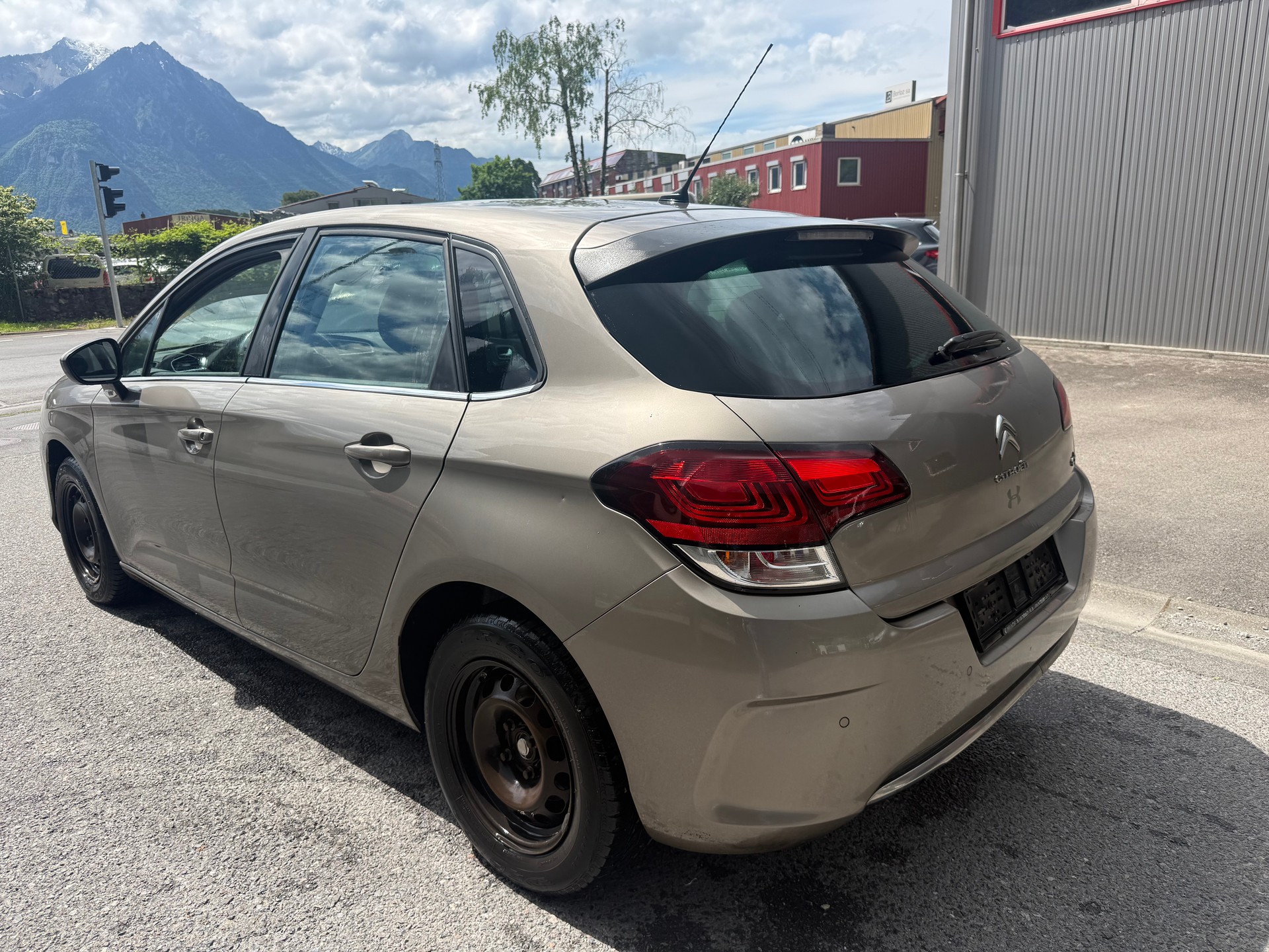 CITROEN C4 1.2 Pure Tech Shine-image-3