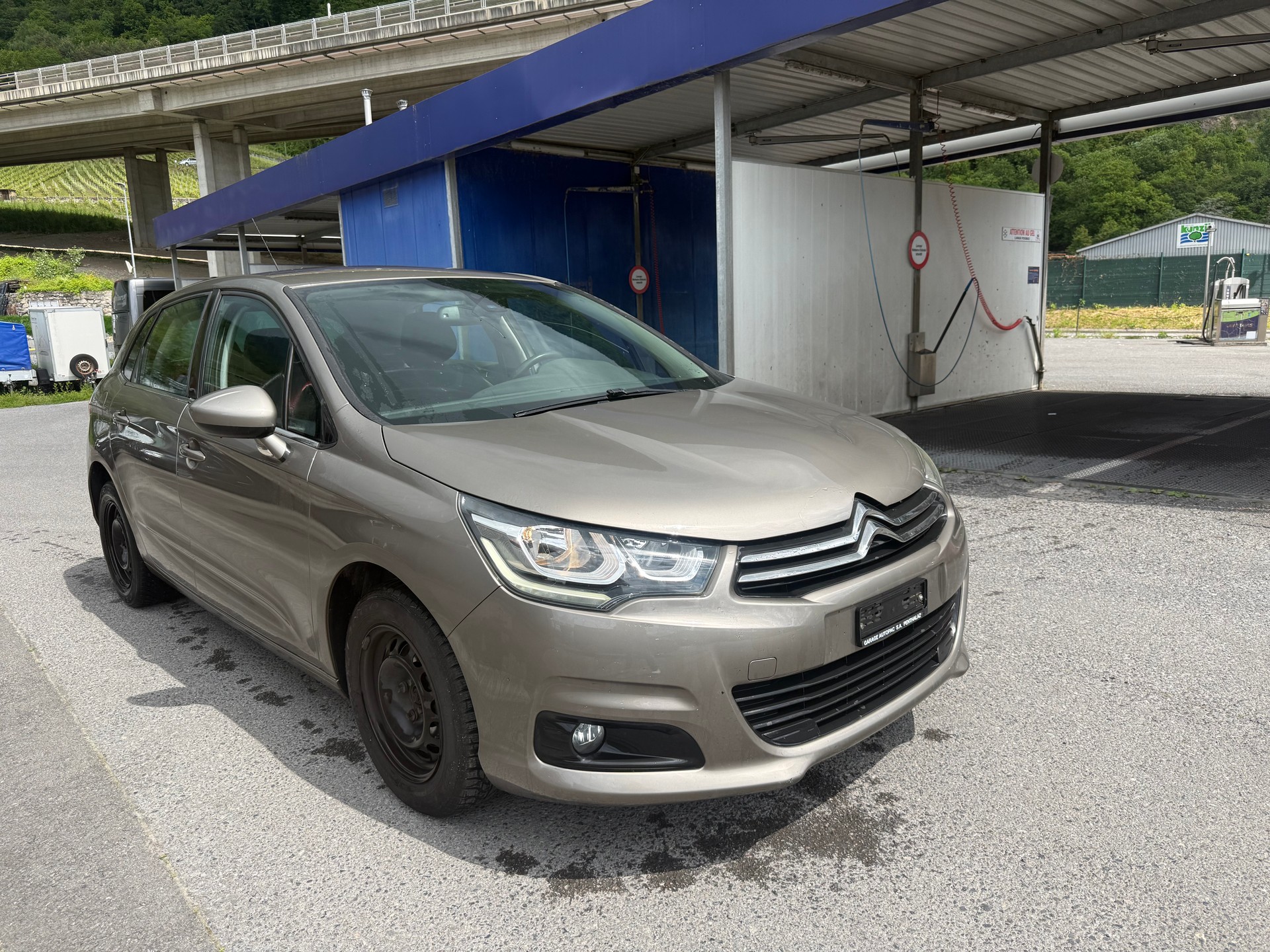 CITROEN C4 1.2 Pure Tech Shine-image-1