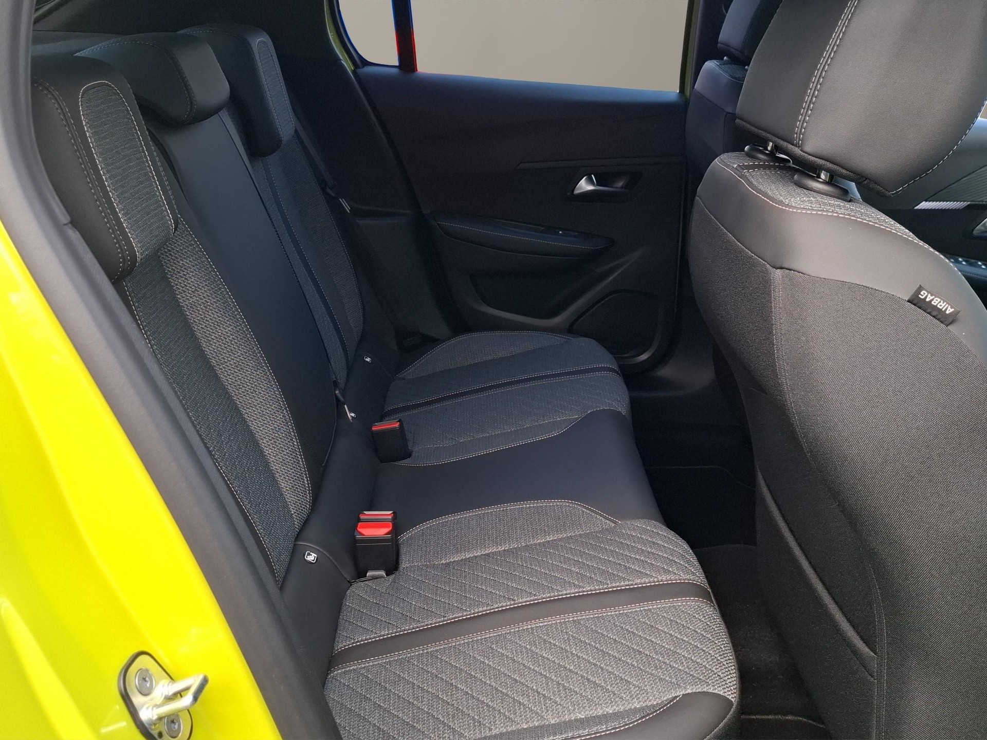 PEUGEOT 208 1.2 PureTech 100 Allure-image-9