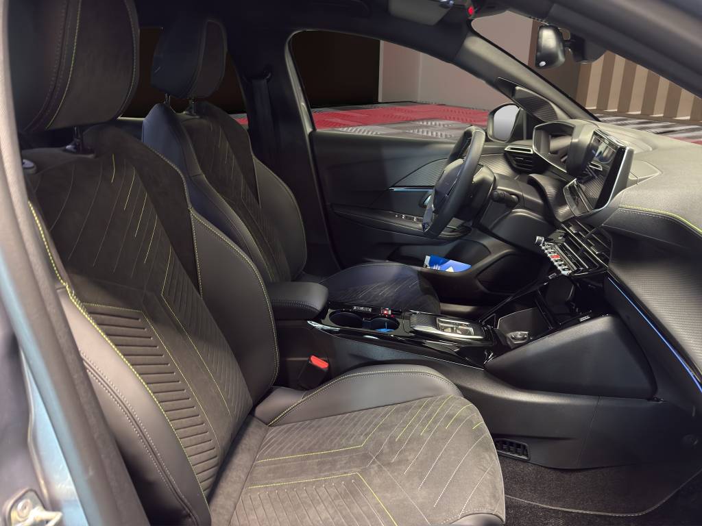 PEUGEOT 208 1.2 MHEV 145 GT-image-10
