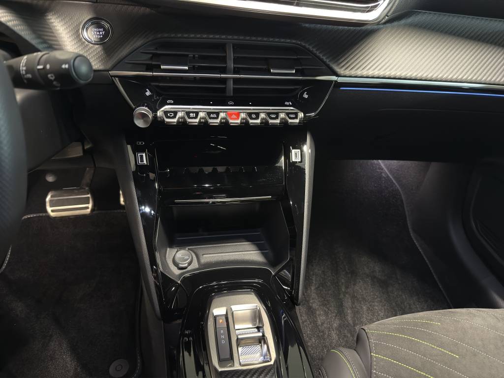 PEUGEOT 208 1.2 MHEV 145 GT-image-6