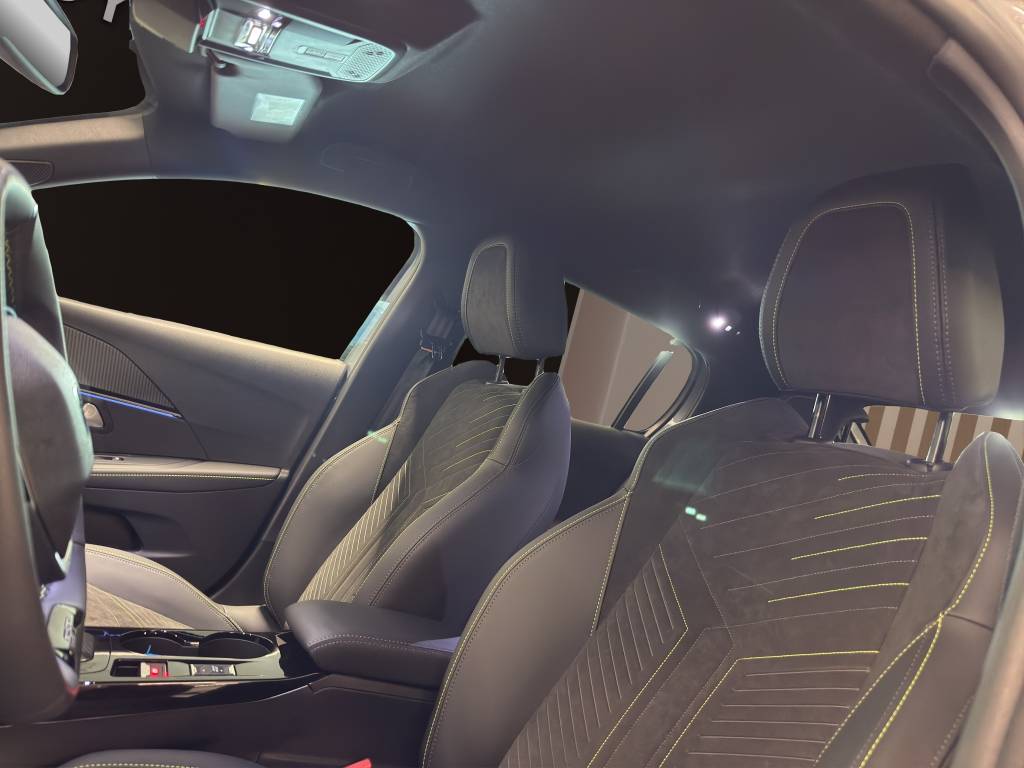 PEUGEOT 208 1.2 MHEV 145 GT-image-9