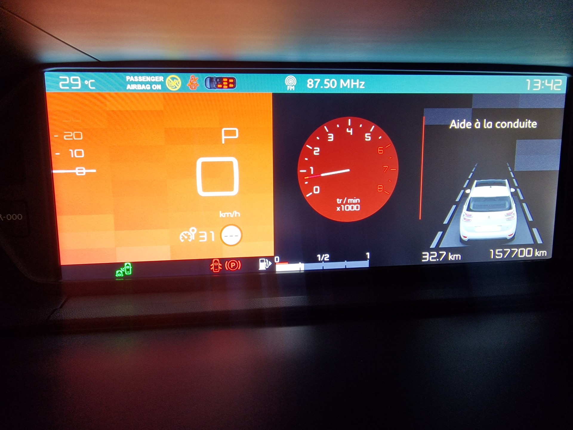 CITROEN Grand C4 Picasso 1.6i 16V THP Feel Edition EAT6-image-11