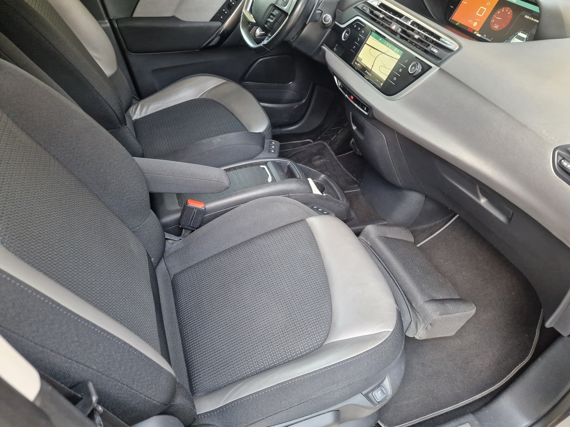 CITROEN Grand C4 Picasso 1.6i 16V THP Feel Edition EAT6-image-7