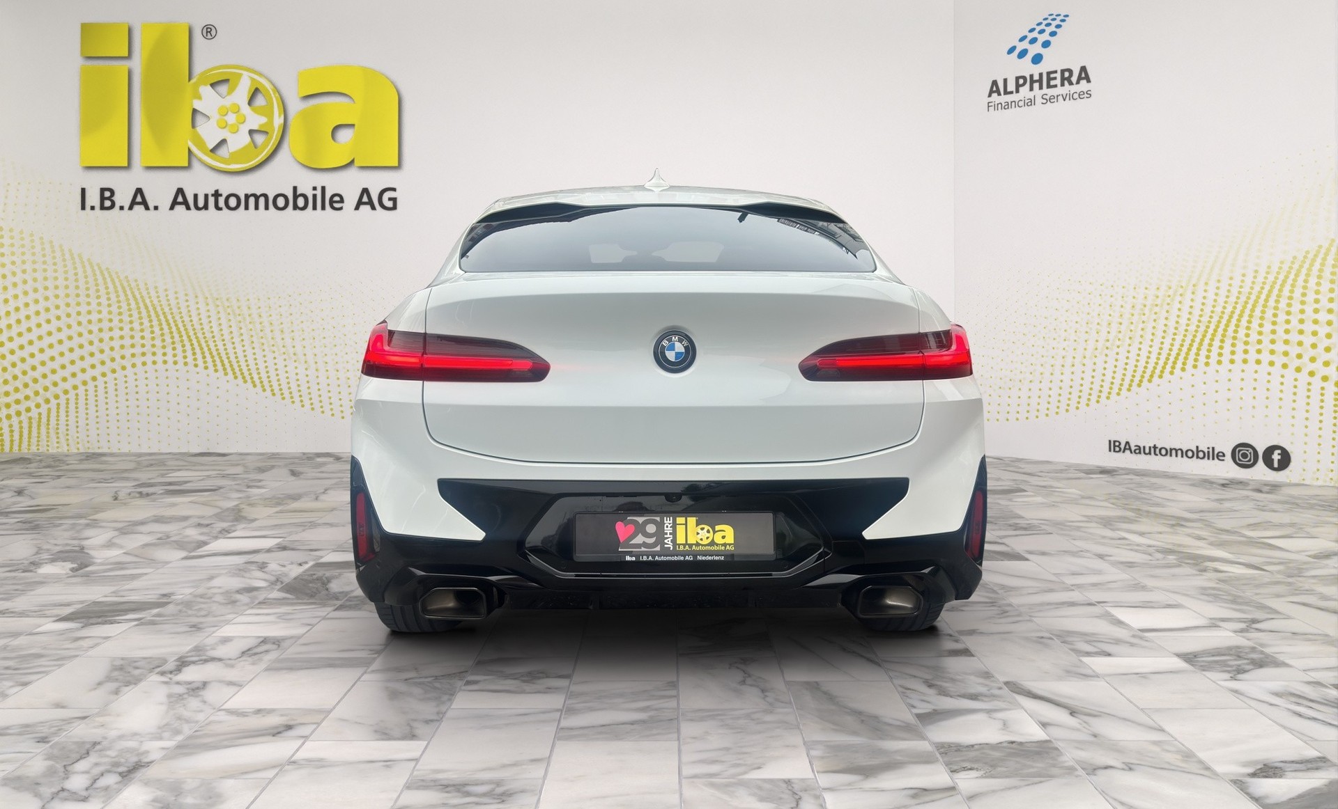 BMW X4 xDrive 48V 20d M Sport 4x4-showroom-element-3