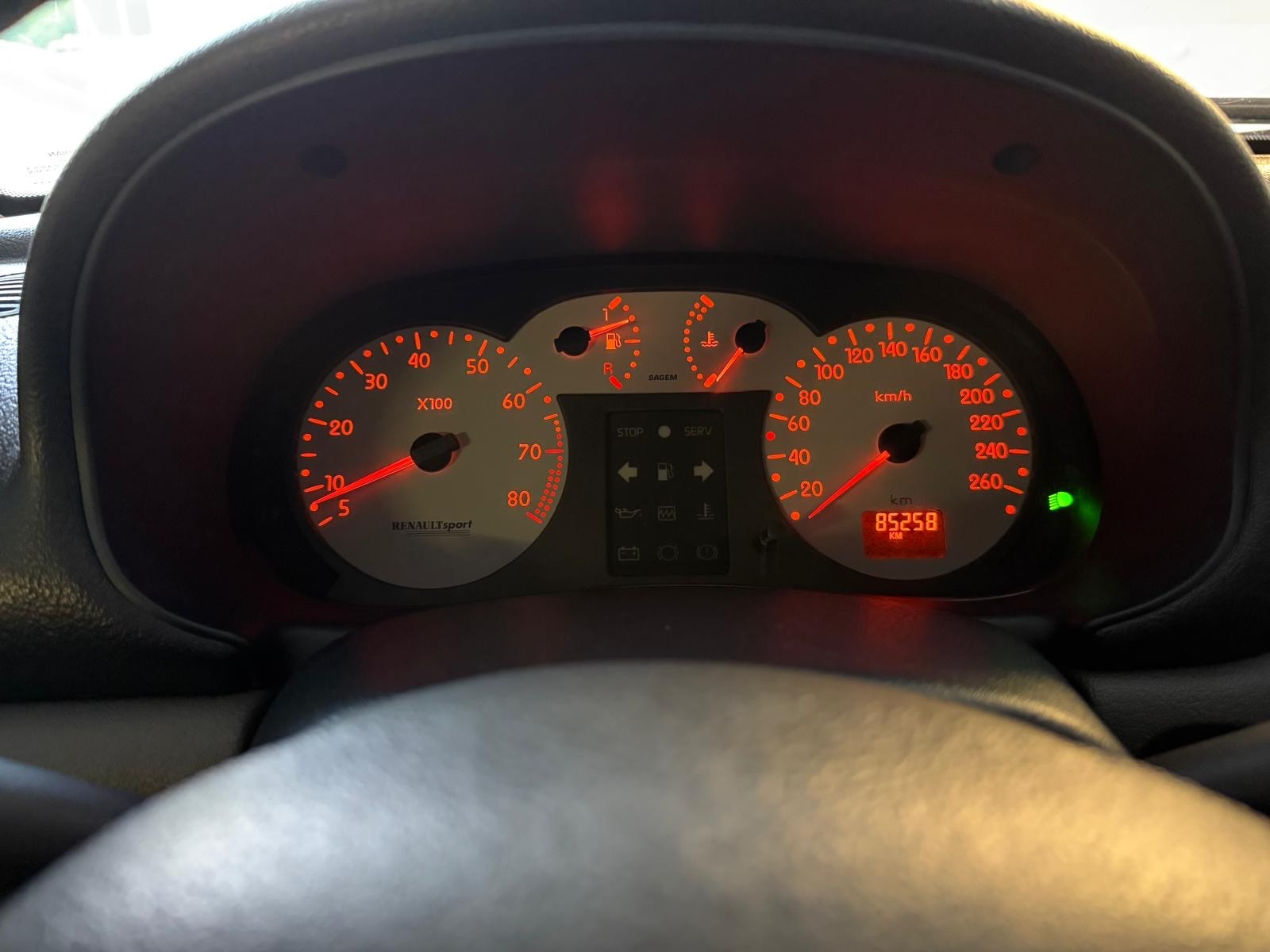 RENAULT Clio 3.0 V6-image-11