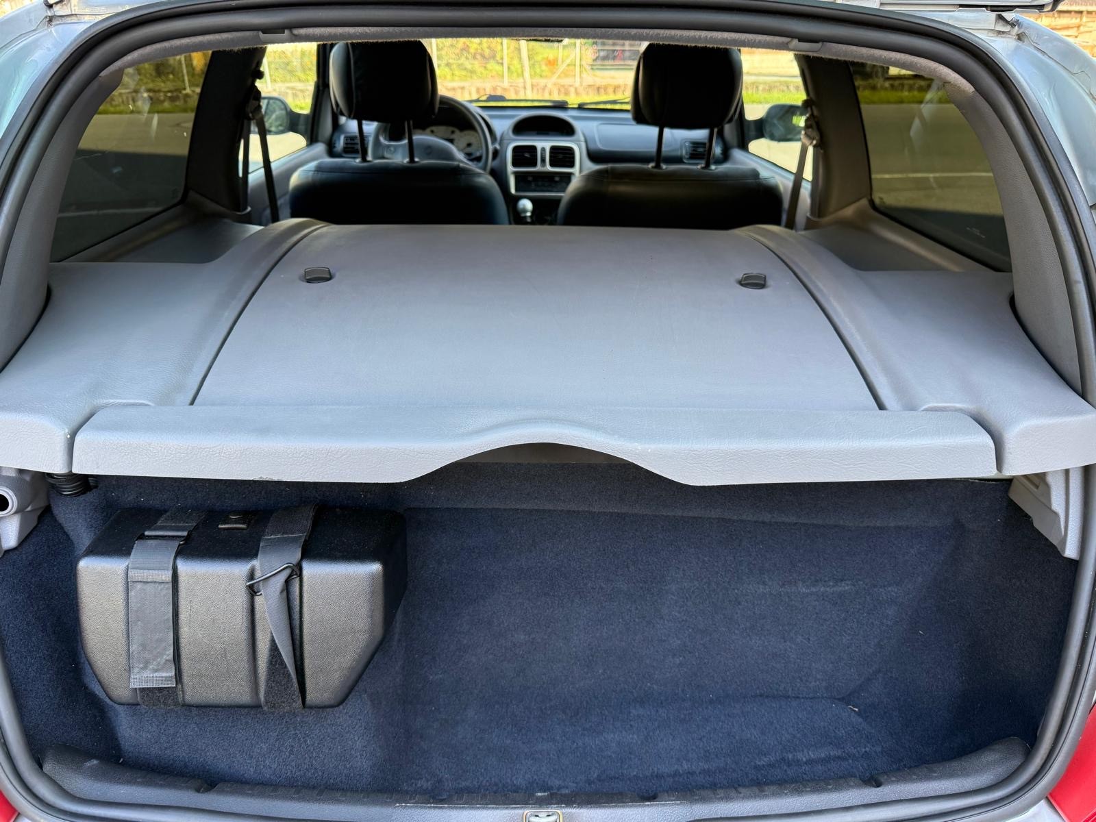 RENAULT Clio 3.0 V6-image-9