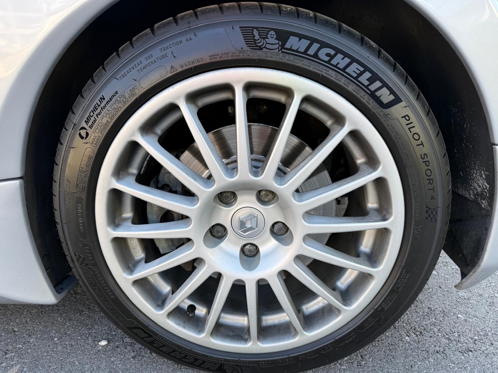 RENAULT Clio 3.0 V6-image-6