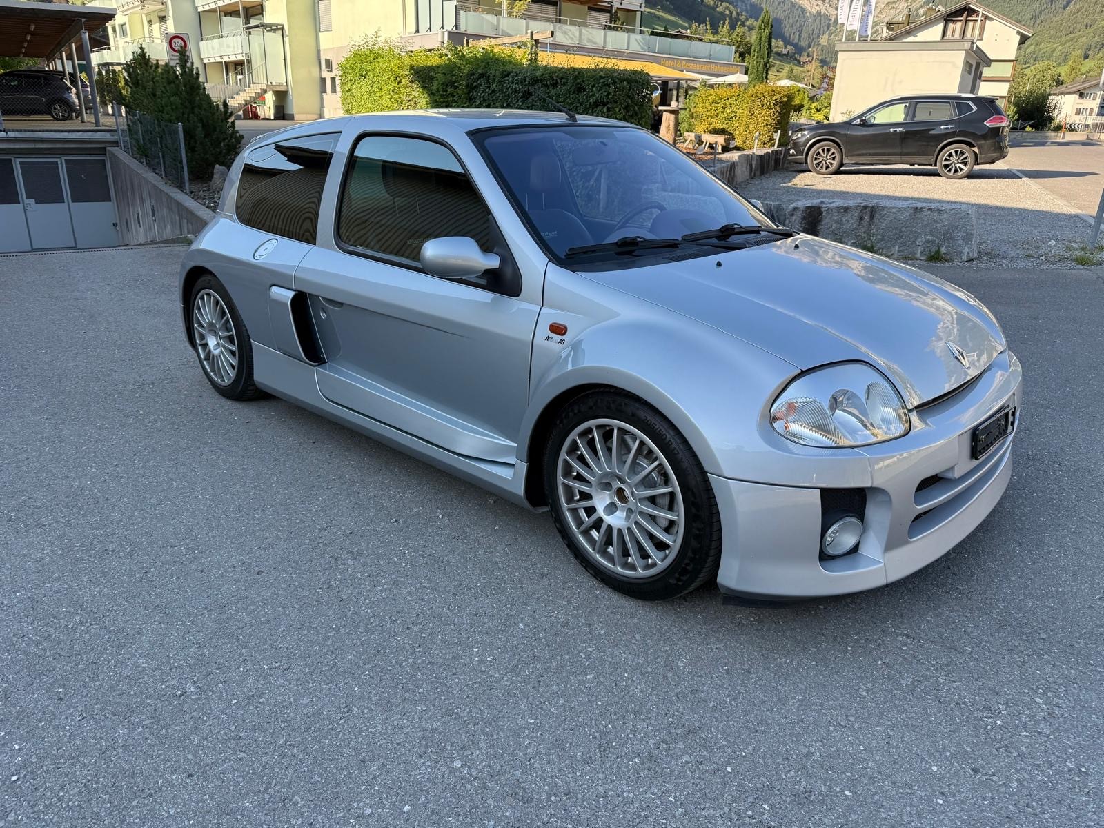 RENAULT Clio 3.0 V6-image-0