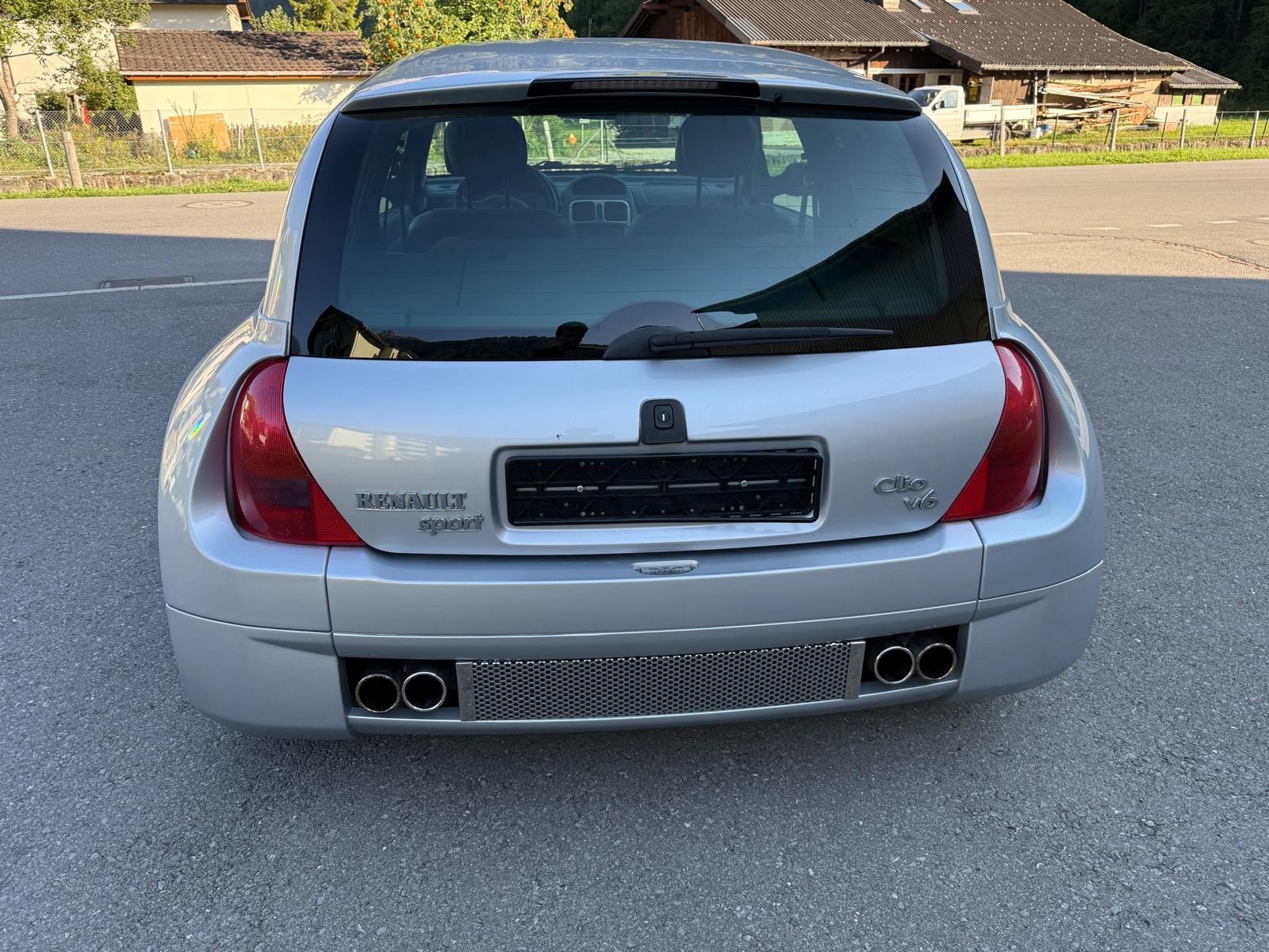 RENAULT Clio 3.0 V6-image-1