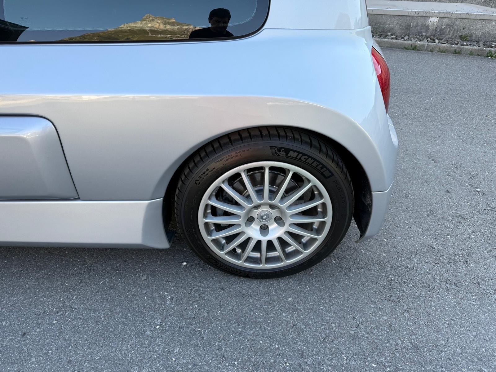 RENAULT Clio 3.0 V6-image-3