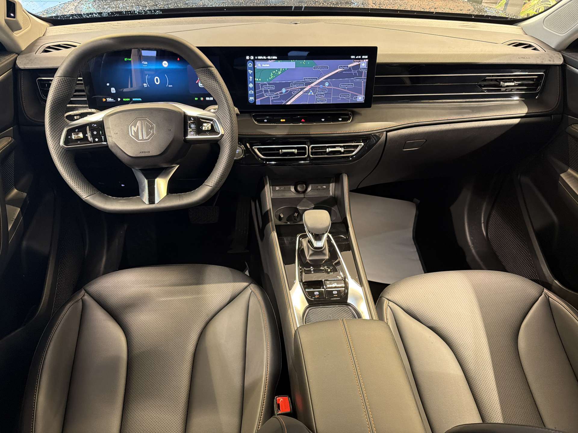 MG HS 1.5 T Hybrid+ Luxury 224PS Automat-image-14