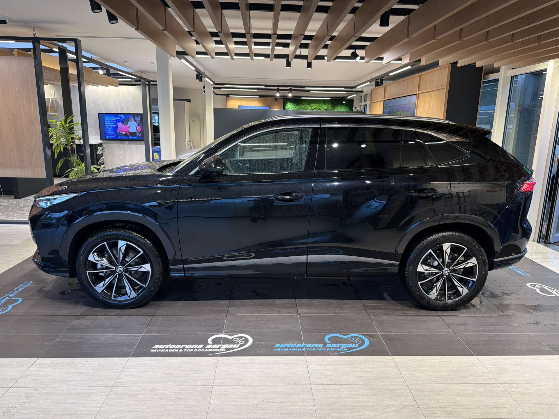 MG HS 1.5 T Hybrid+ Luxury 224PS Automat-image-13