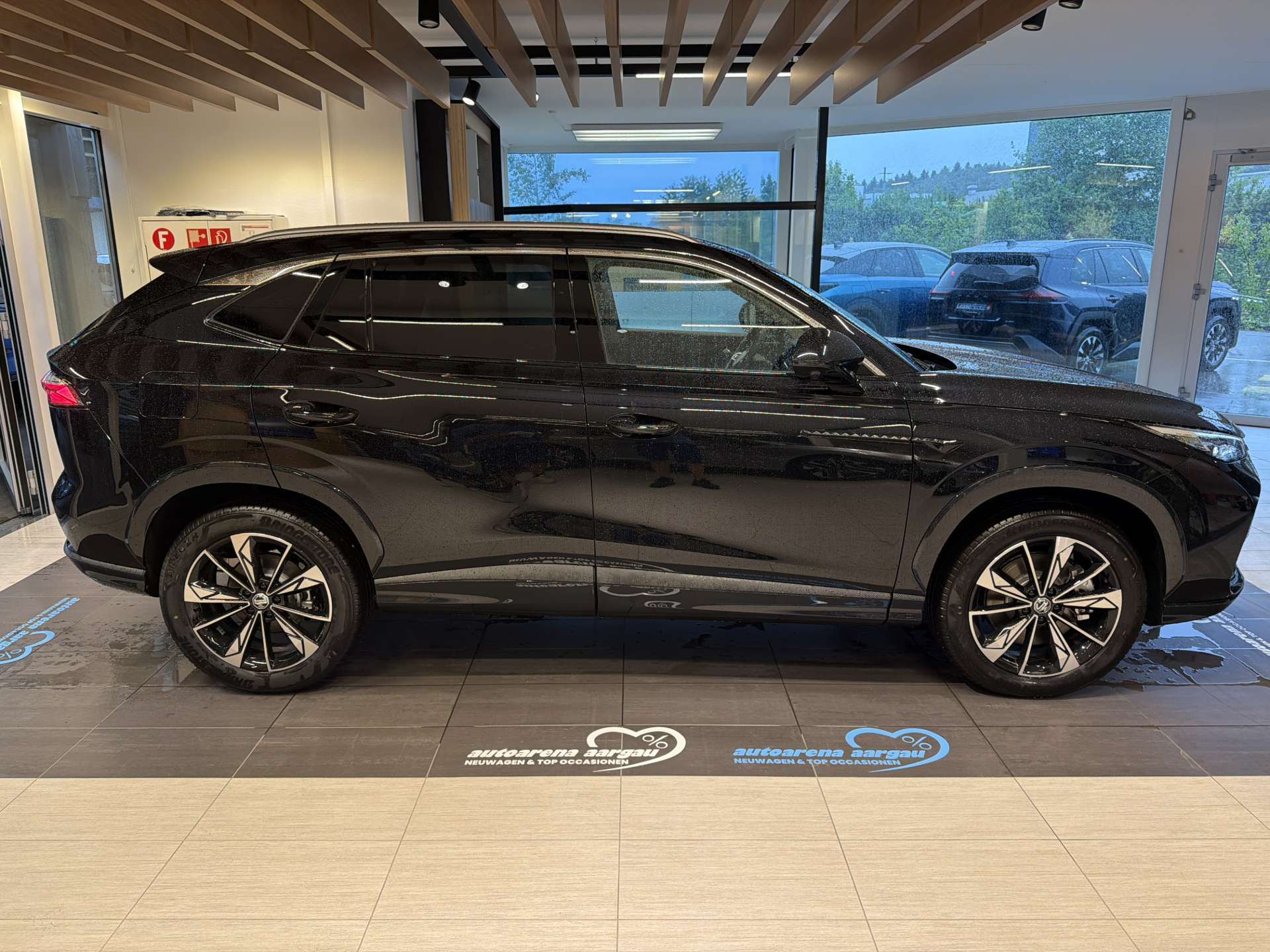 MG HS 1.5 T Hybrid+ Luxury 224PS Automat-image-11