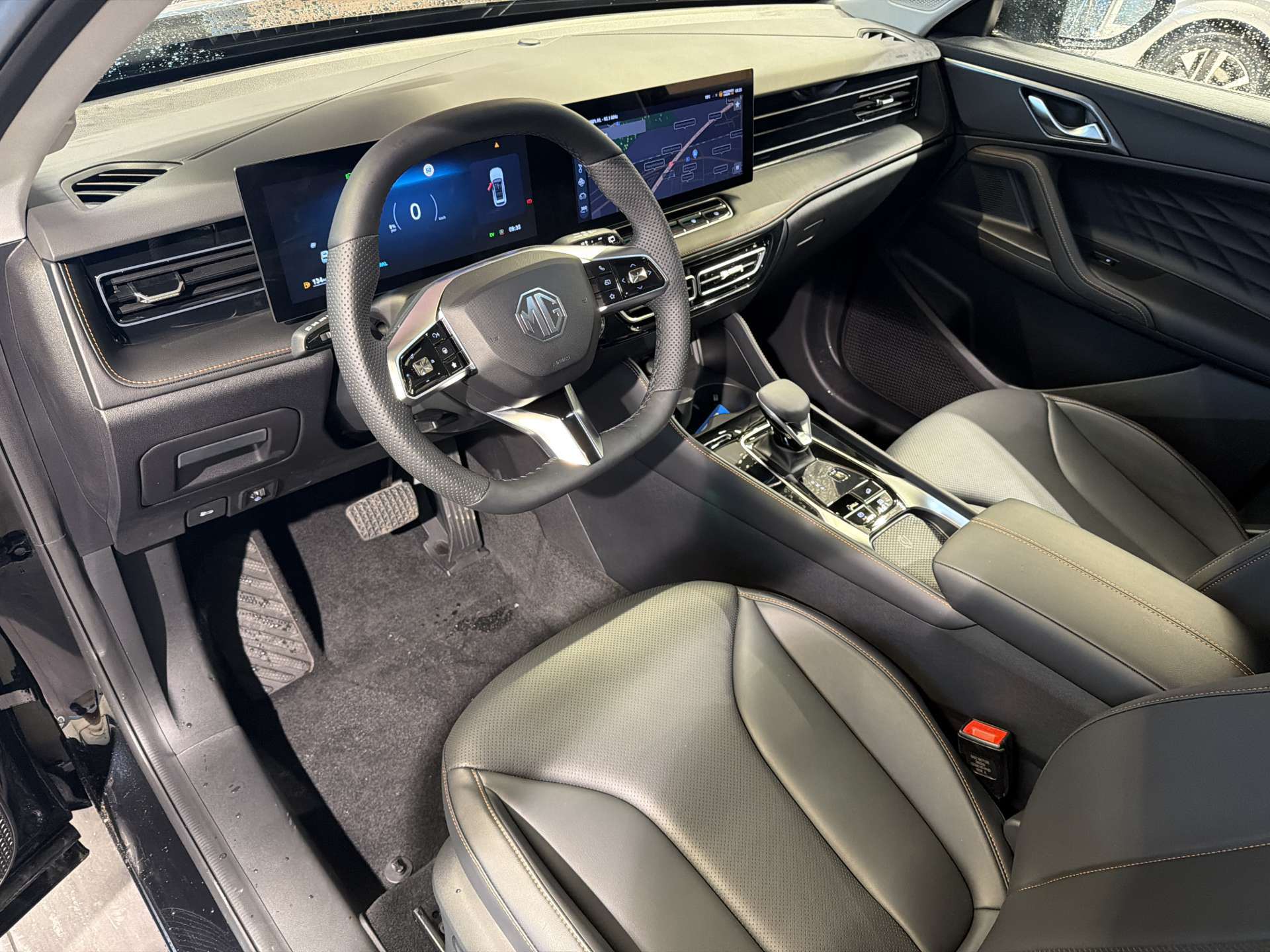 MG HS 1.5 T Hybrid+ Luxury 224PS Automat-image-5