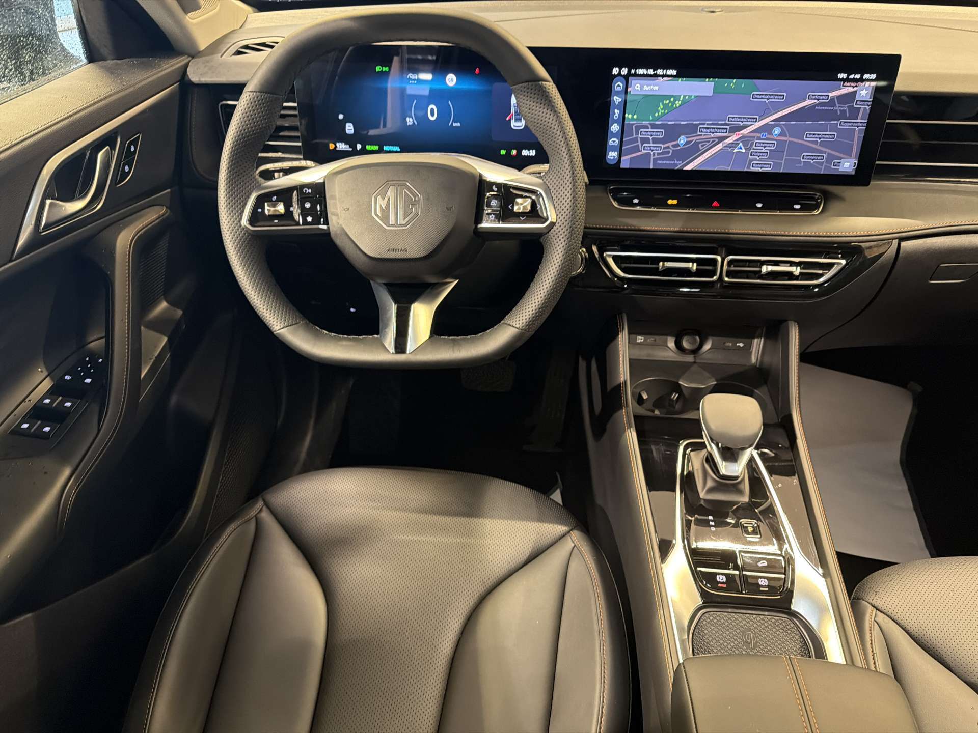 MG HS 1.5 T Hybrid+ Luxury 224PS Automat-image-4