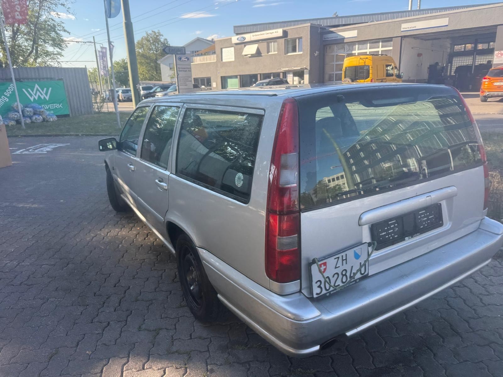 VOLVO 2.520V-showroom-element-2