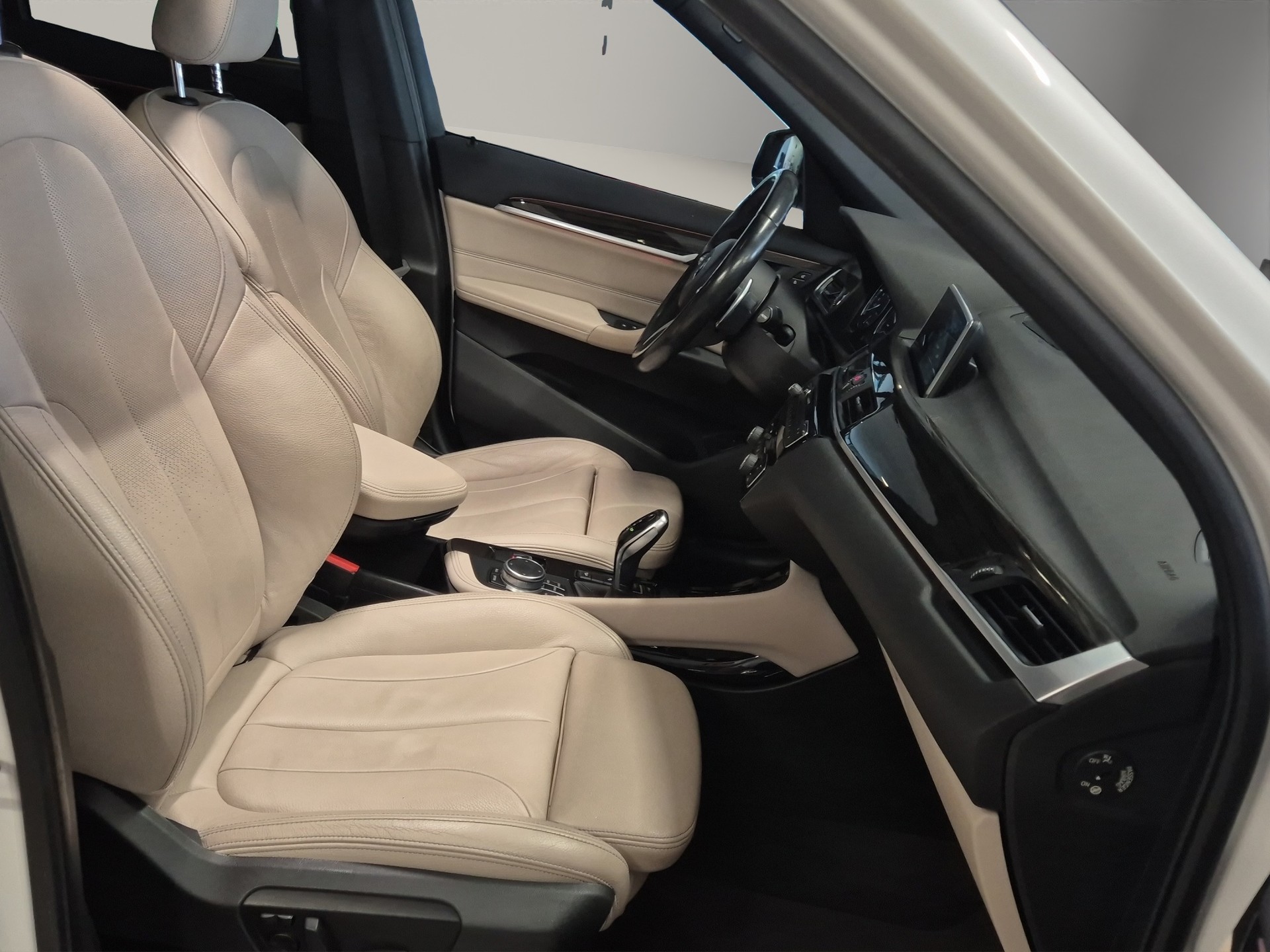 BMW X1 xDrive 20d M Sport Steptronic-image-17