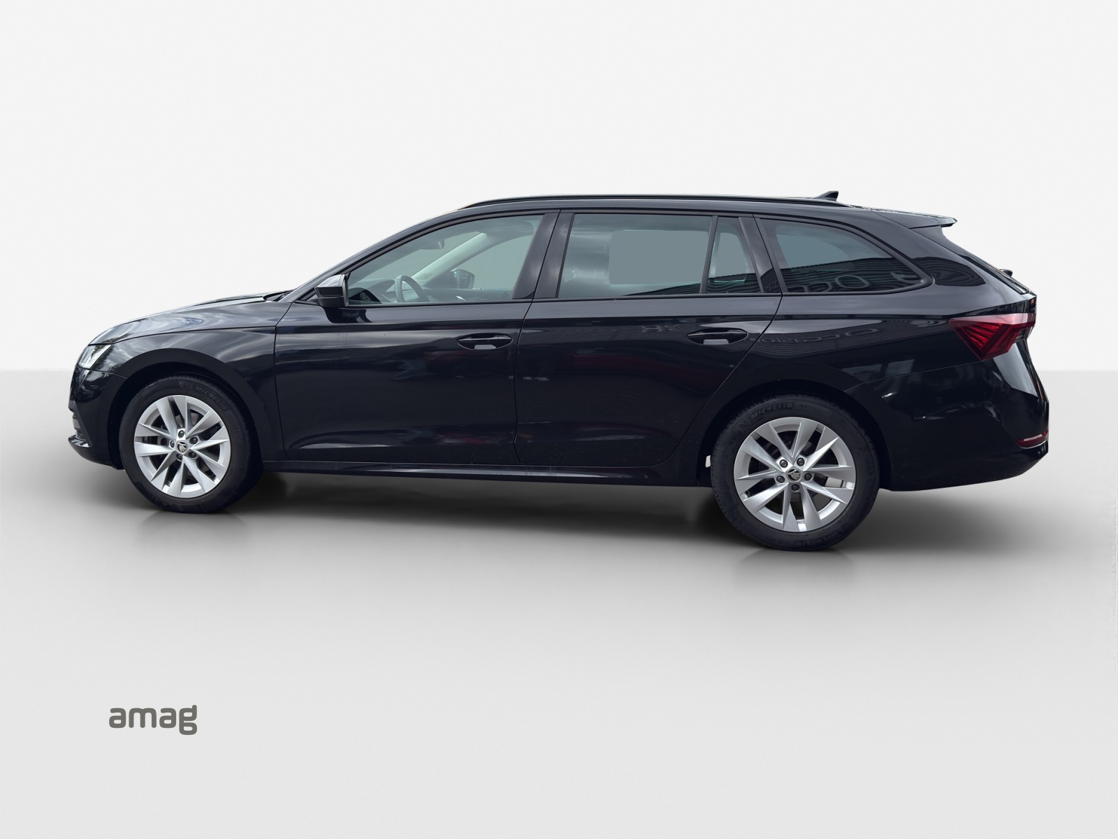 SKODA Octavia Combi 1.5 TSI mHEV DSG Ambition-image-1