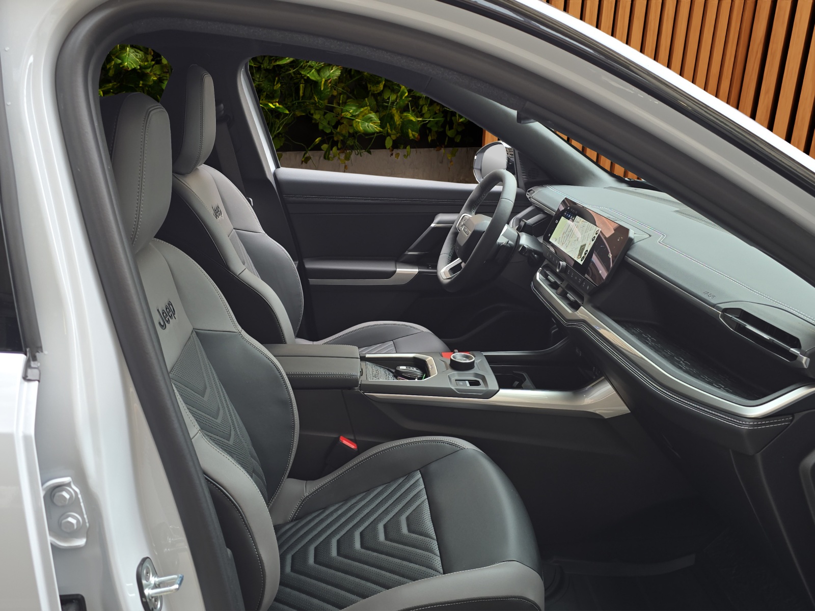 JEEP Compass 1.6 T PHEV Summit-image-15