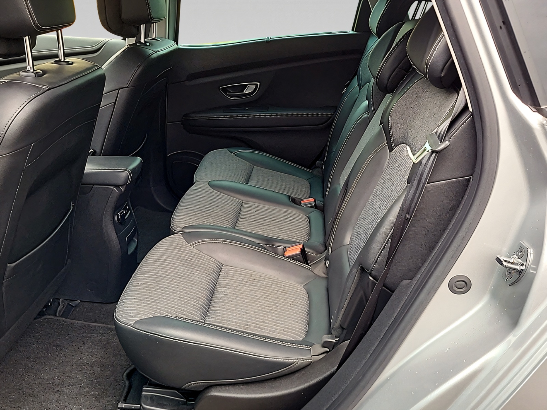 RENAULT Scénic-image-5
