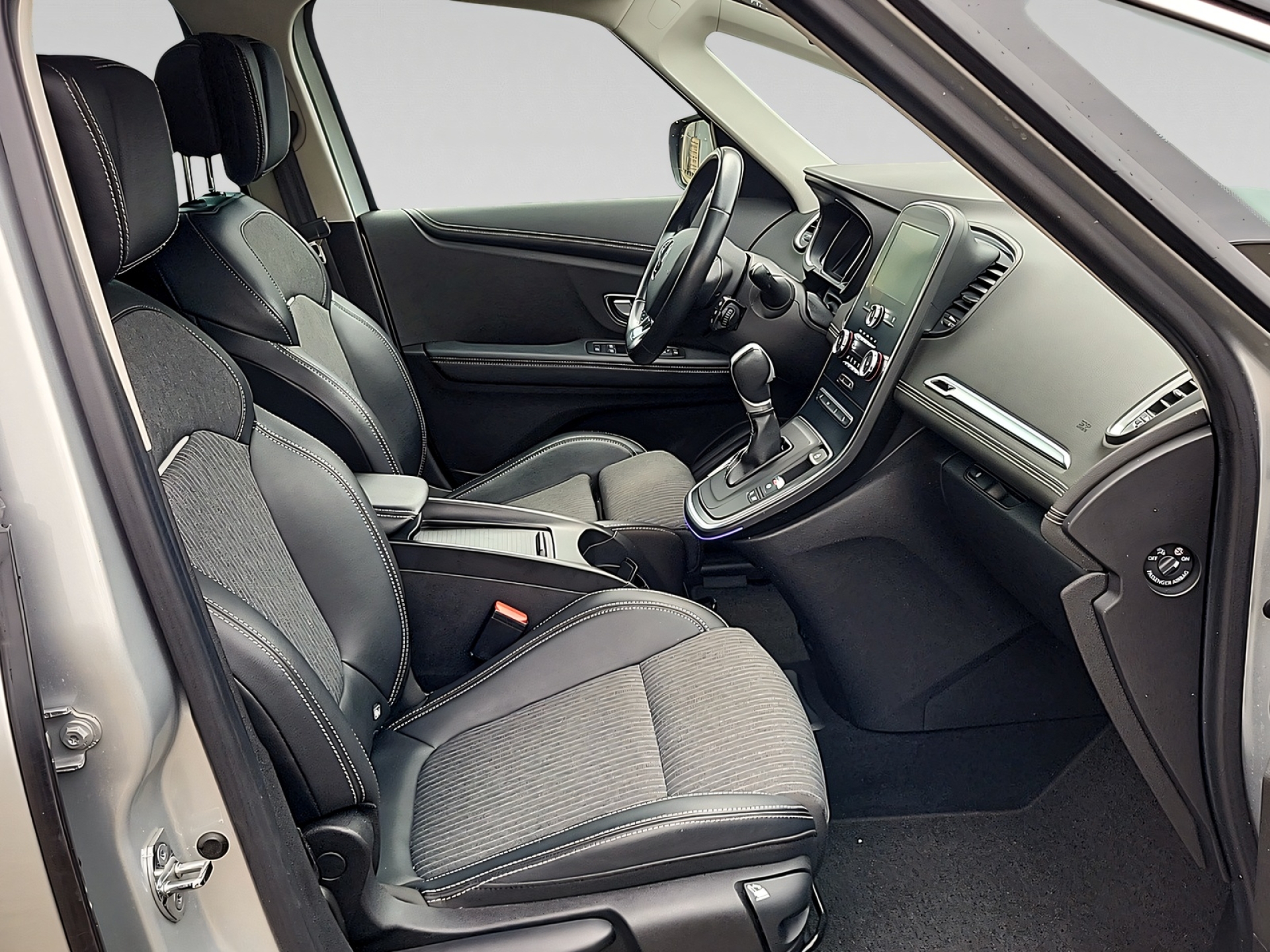 RENAULT Scénic-image-6