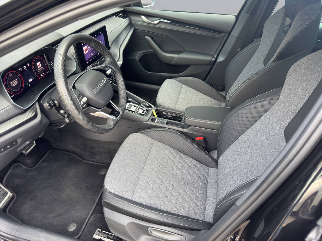 SKODA Octavia Combi 2.0 TSI SportLine 4x4 DSG-image-8