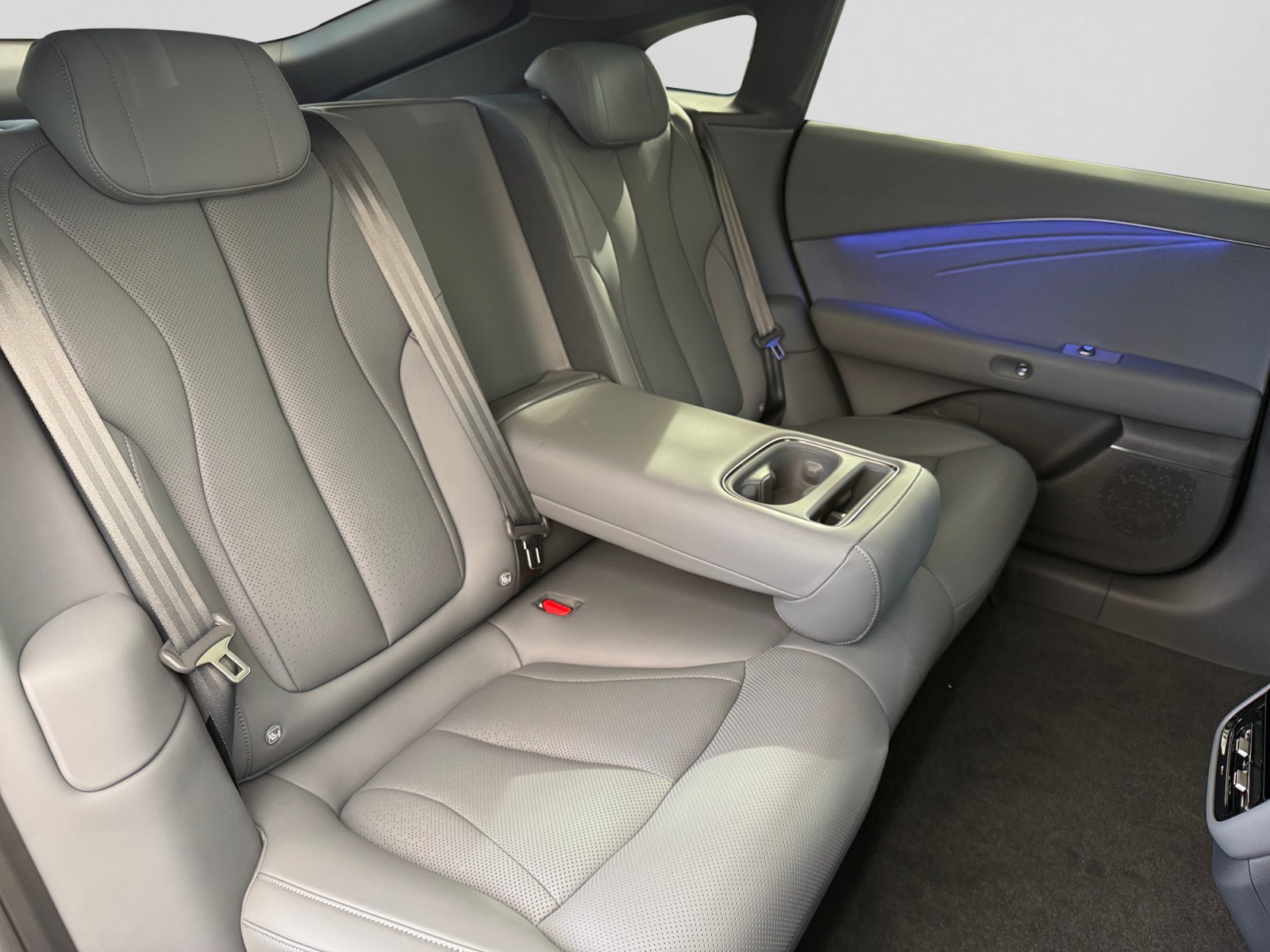 XPENG P7+ Long Range RWD 74.9kWh-image-17