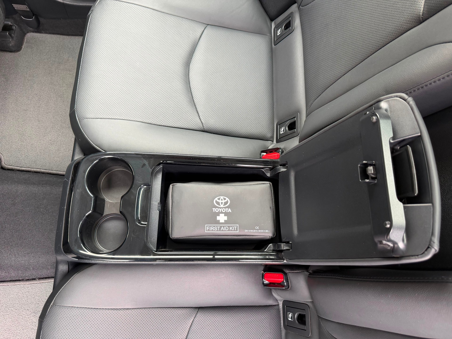 TOYOTA Prius 1.8 VVT-i Plug-in Hybrid Premium-image-17