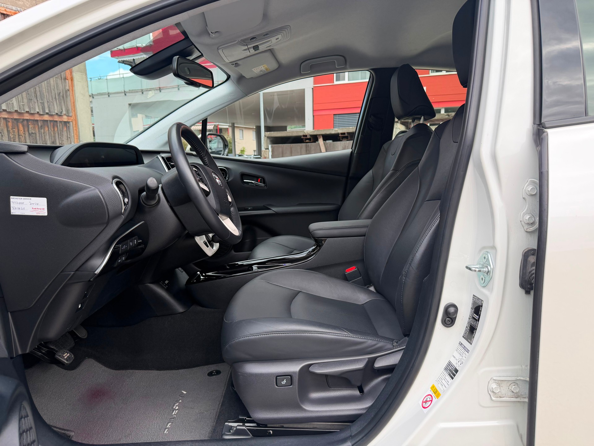 TOYOTA Prius 1.8 VVT-i Plug-in Hybrid Premium-image-8