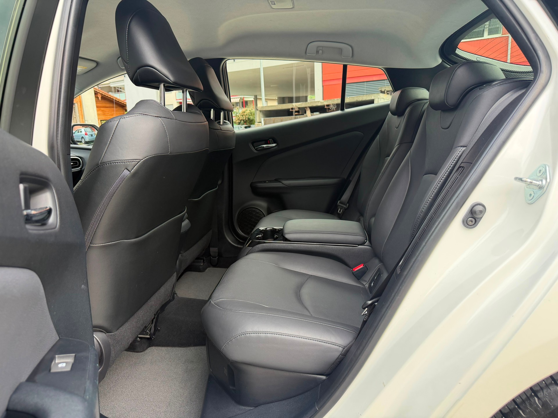 TOYOTA Prius 1.8 VVT-i Plug-in Hybrid Premium-image-6