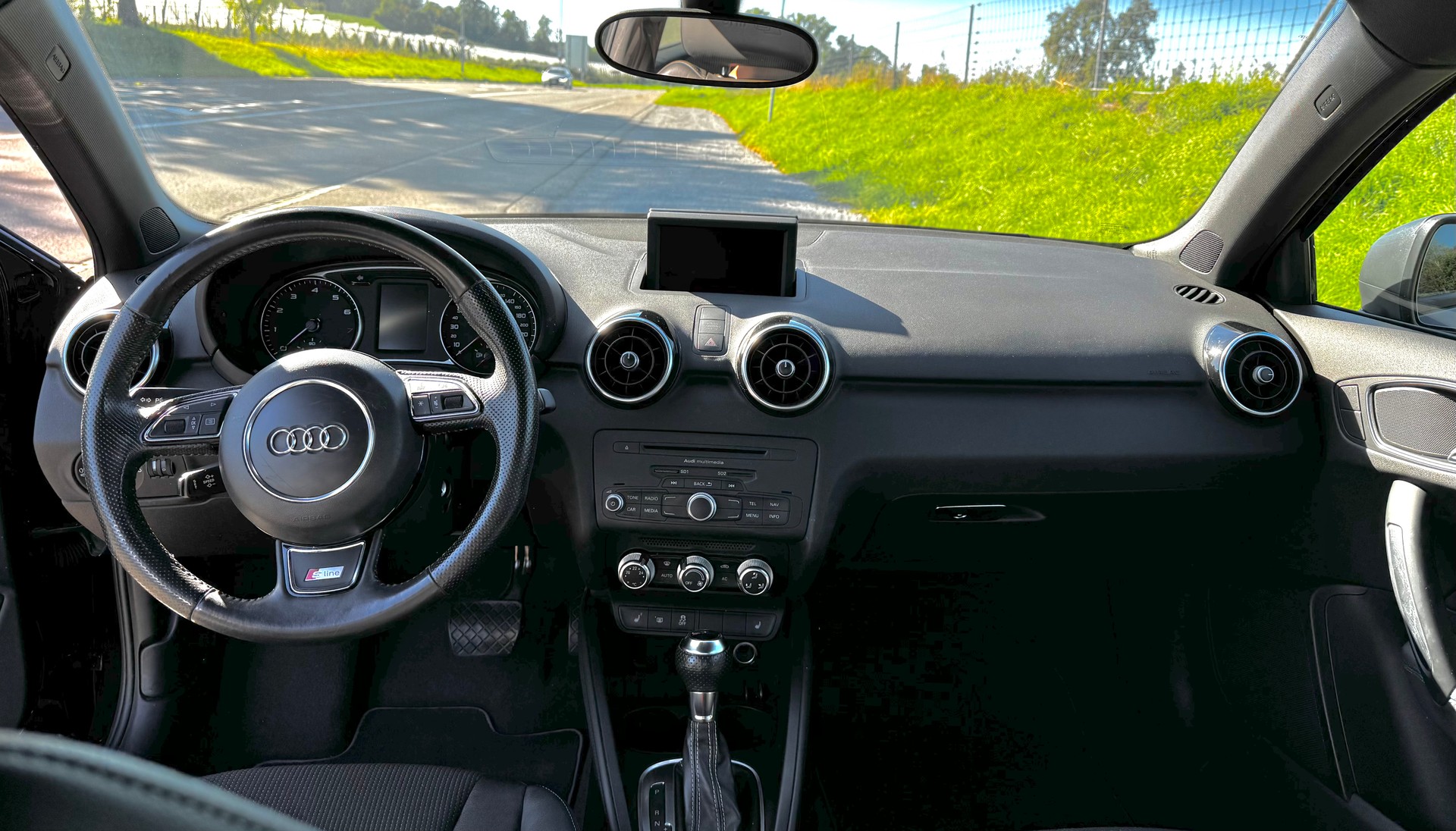 AUDI A1 1.4 TFSI Ambition S-Tronic-image-2