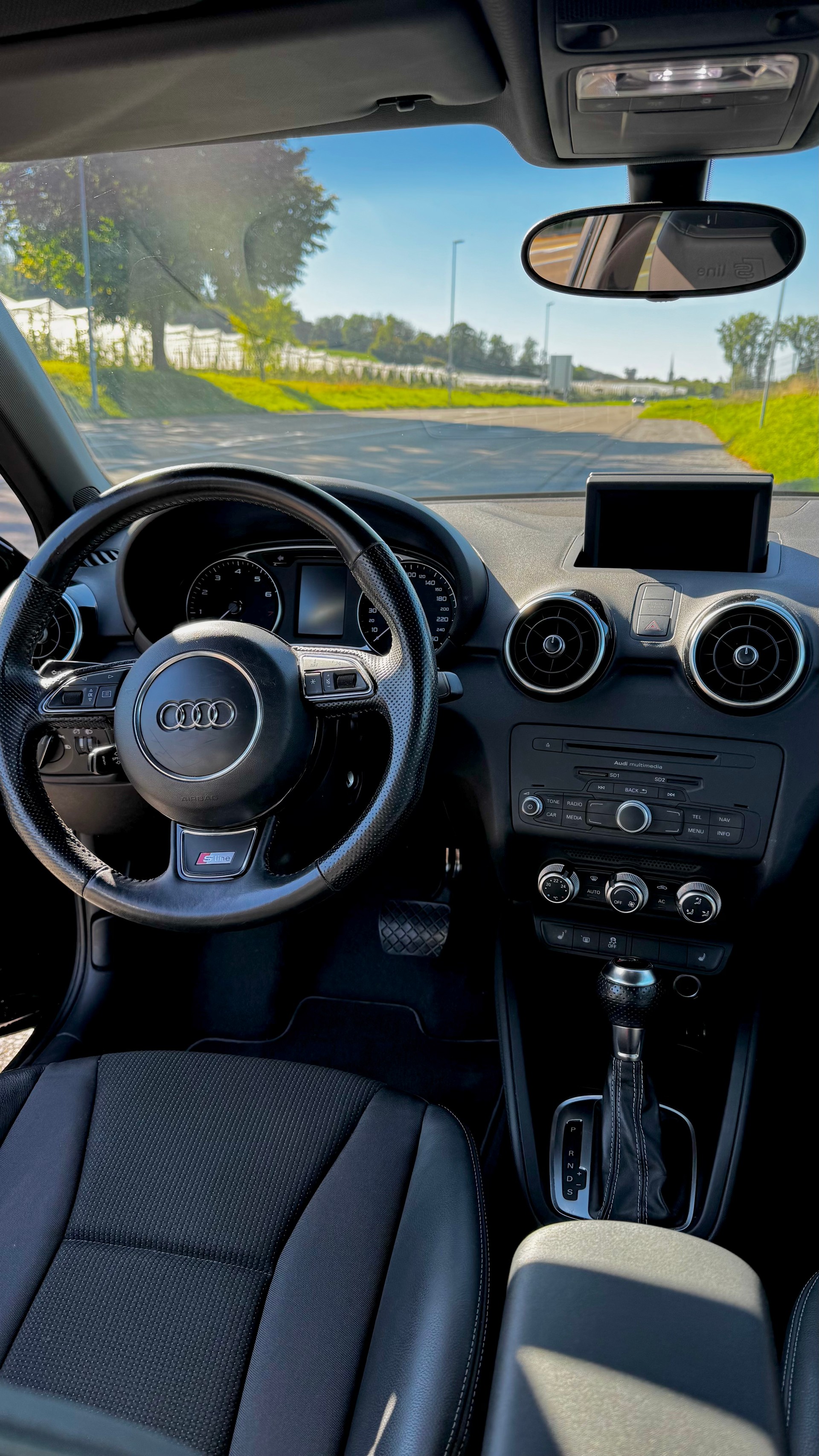 AUDI A1 1.4 TFSI Ambition S-Tronic-image-1