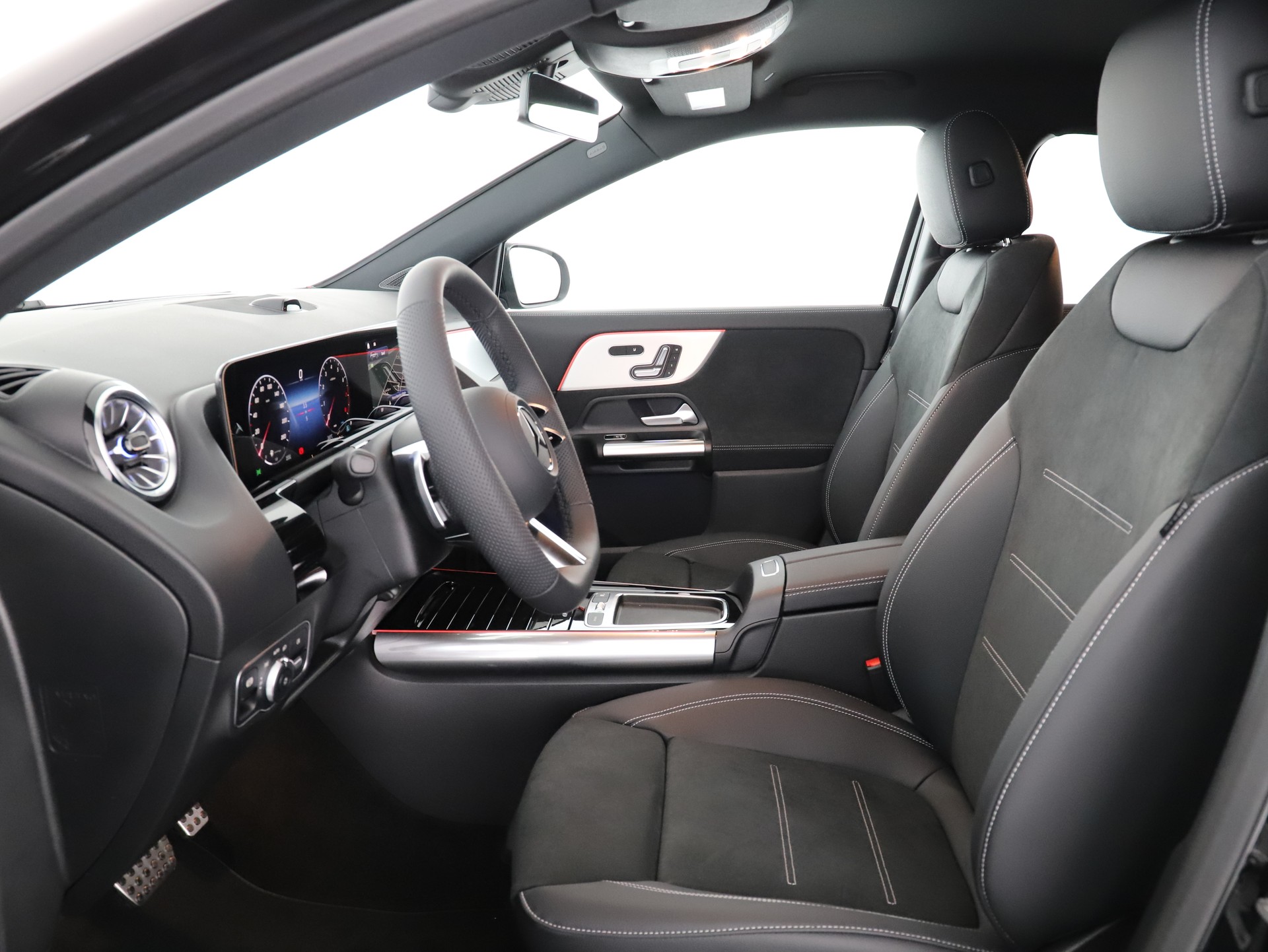 MERCEDES-BENZ GLA 200 Night Star 7G-D-image-8