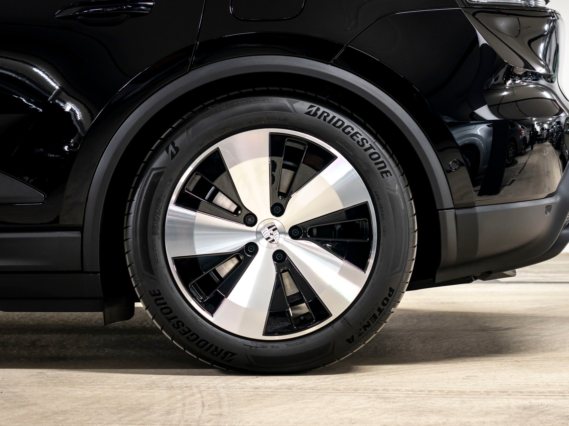 PORSCHE Macan 4 100kWh-image-8
