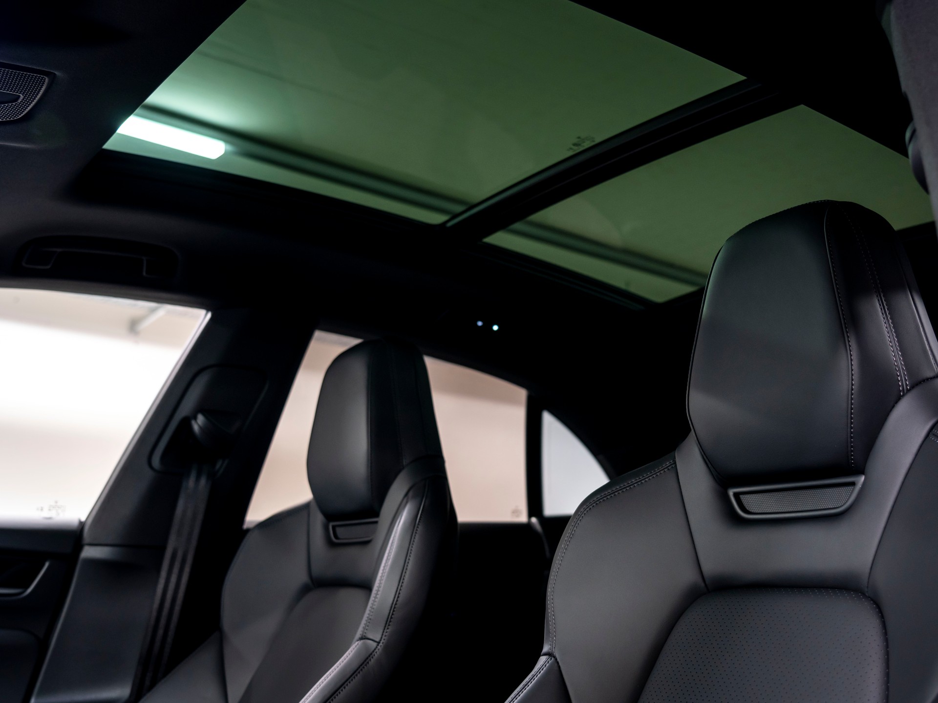 PORSCHE Macan 4 100kWh-image-12