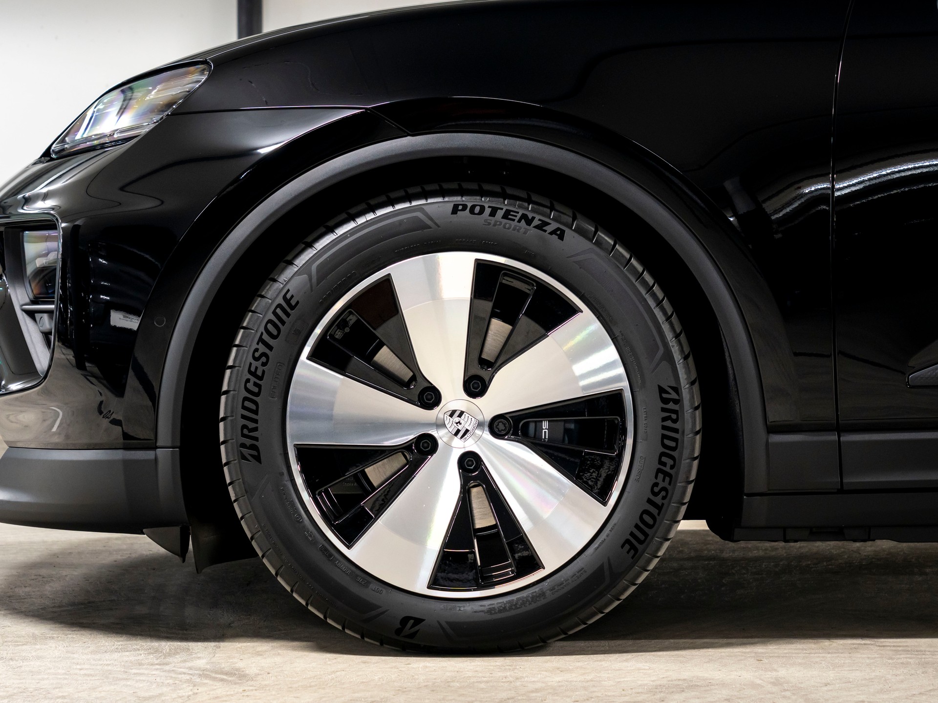 PORSCHE Macan 4 100kWh-image-5