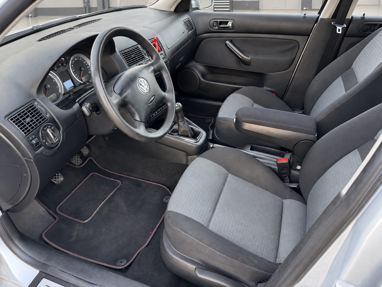 VW Golf Variant 2.0 Comfortline-image-10