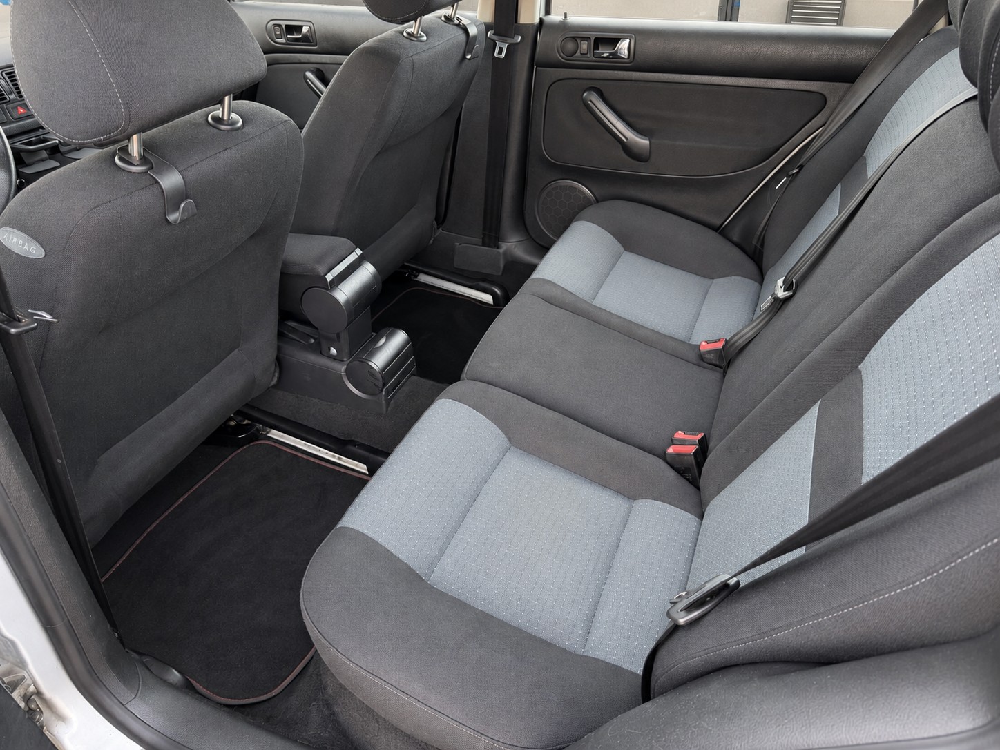 VW Golf Variant 2.0 Comfortline-image-12