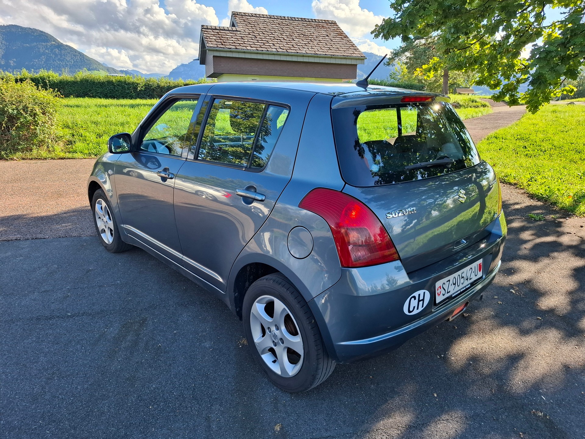 SUZUKI Swift 1.3i 16V GL 4x4-image-6