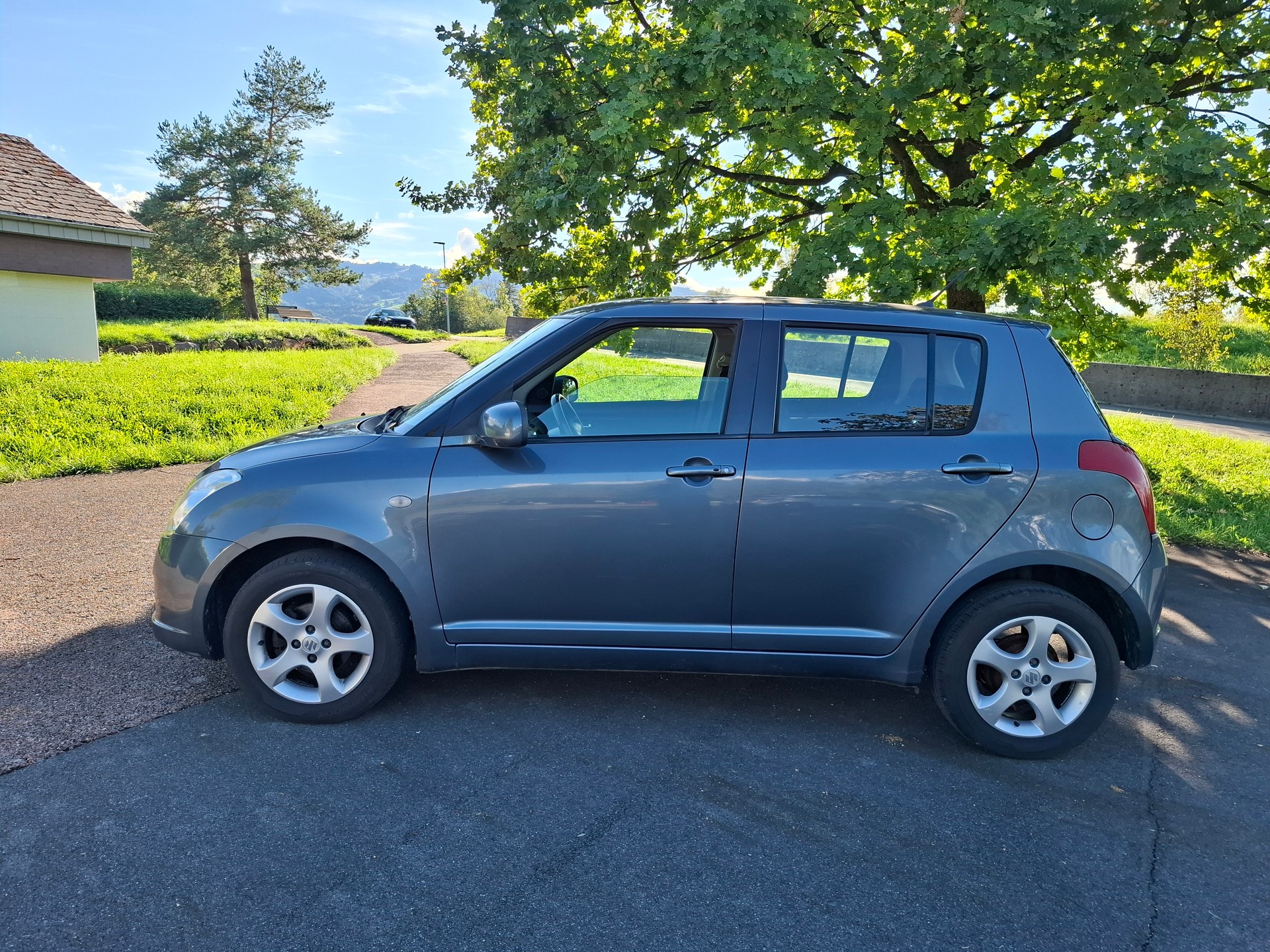 SUZUKI Swift 1.3i 16V GL 4x4-image-3